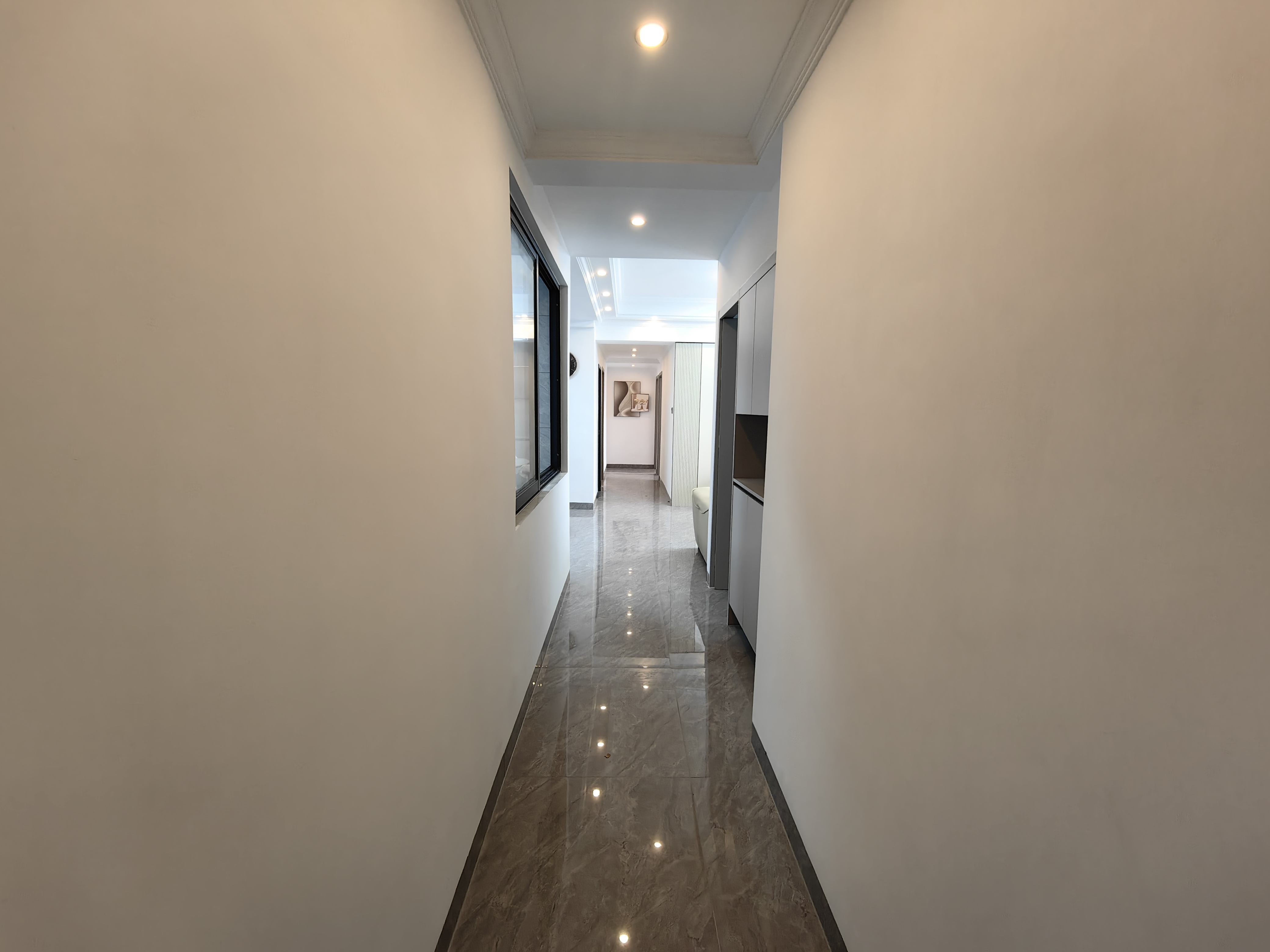 皇家花园 5室2厅2卫 123.0万 皇家花园 5室2厅2卫 123.0万客厅