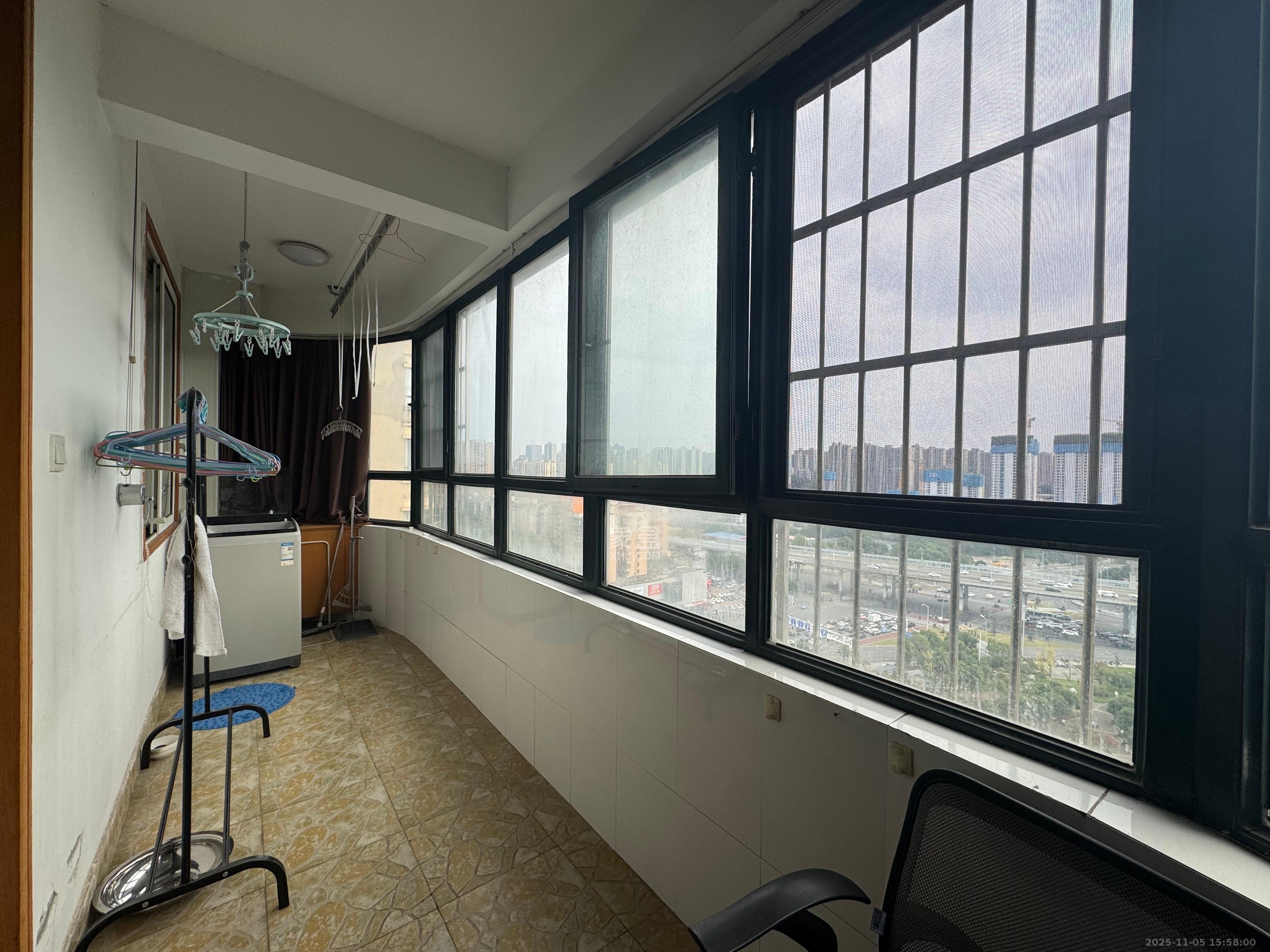 南国新城  1室1厅1卫    2000.0元/月室内图