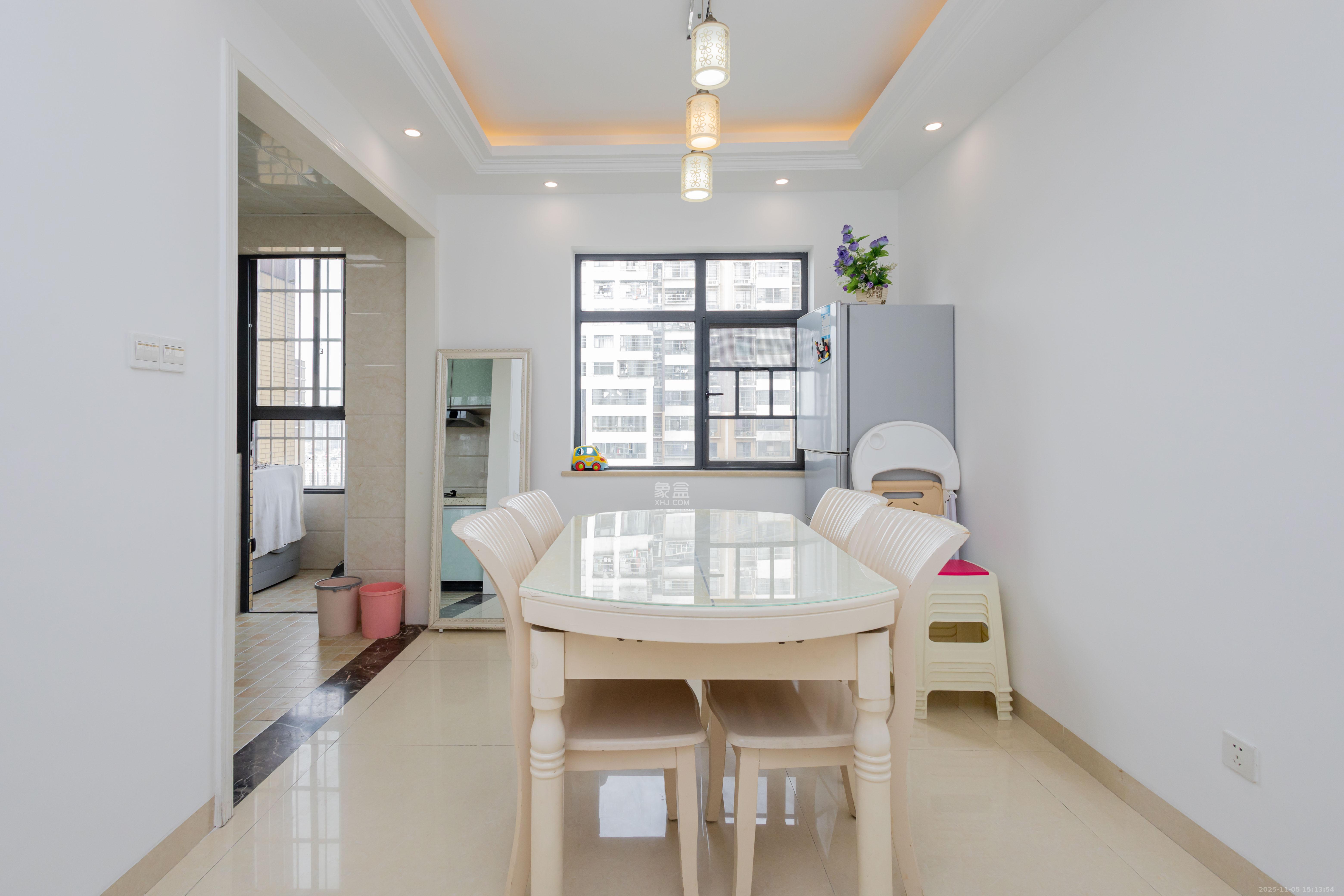 中国铁建国际城二期 3室2厅1卫 65.8万 中国铁建国际城二期 3室2厅1卫 65.8万客厅