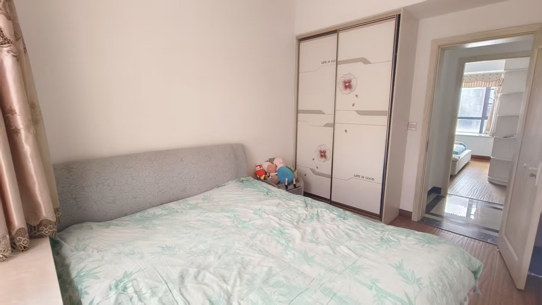 会龙山溪谷(住宅) 3室2厅2卫 2280.0元/月 会龙山溪谷(住宅) 3室2厅2卫 2280.0元/月室内图