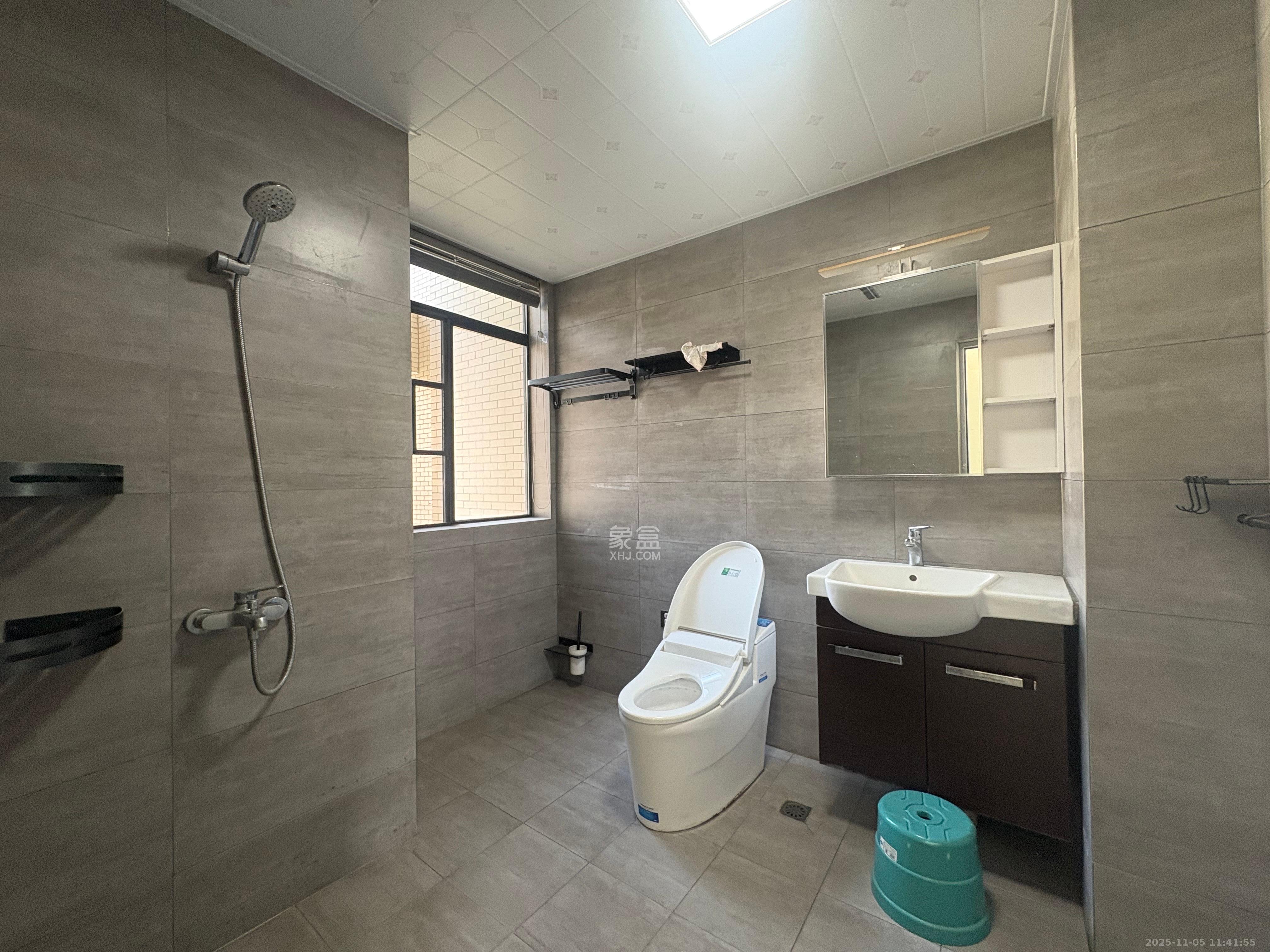 96301部队小区  4室2厅2卫    2800.0元/月室内图