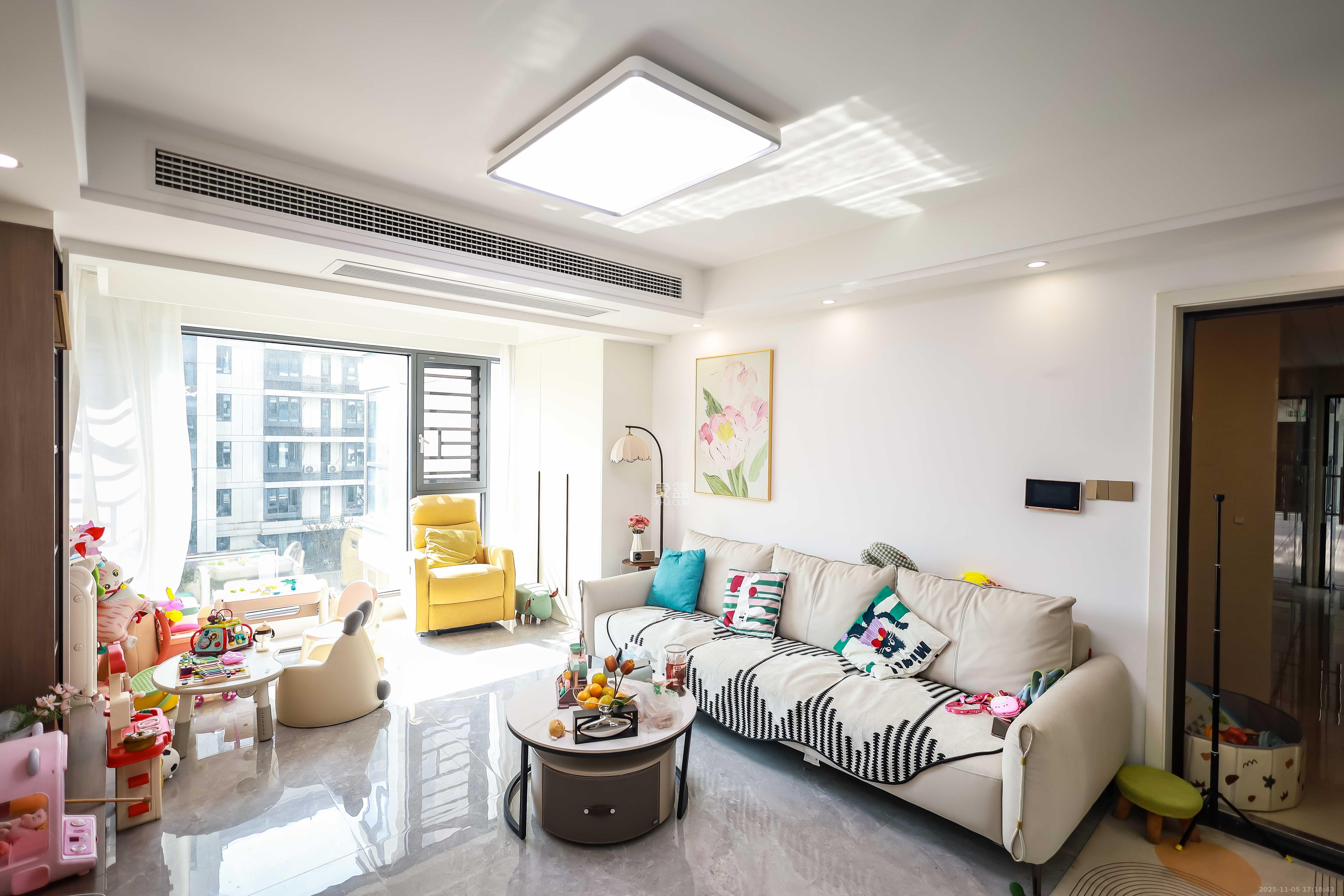 保利恒伟时光印象 4室2厅2卫 135.0万 保利恒伟时光印象 4室2厅2卫 135.0万客厅