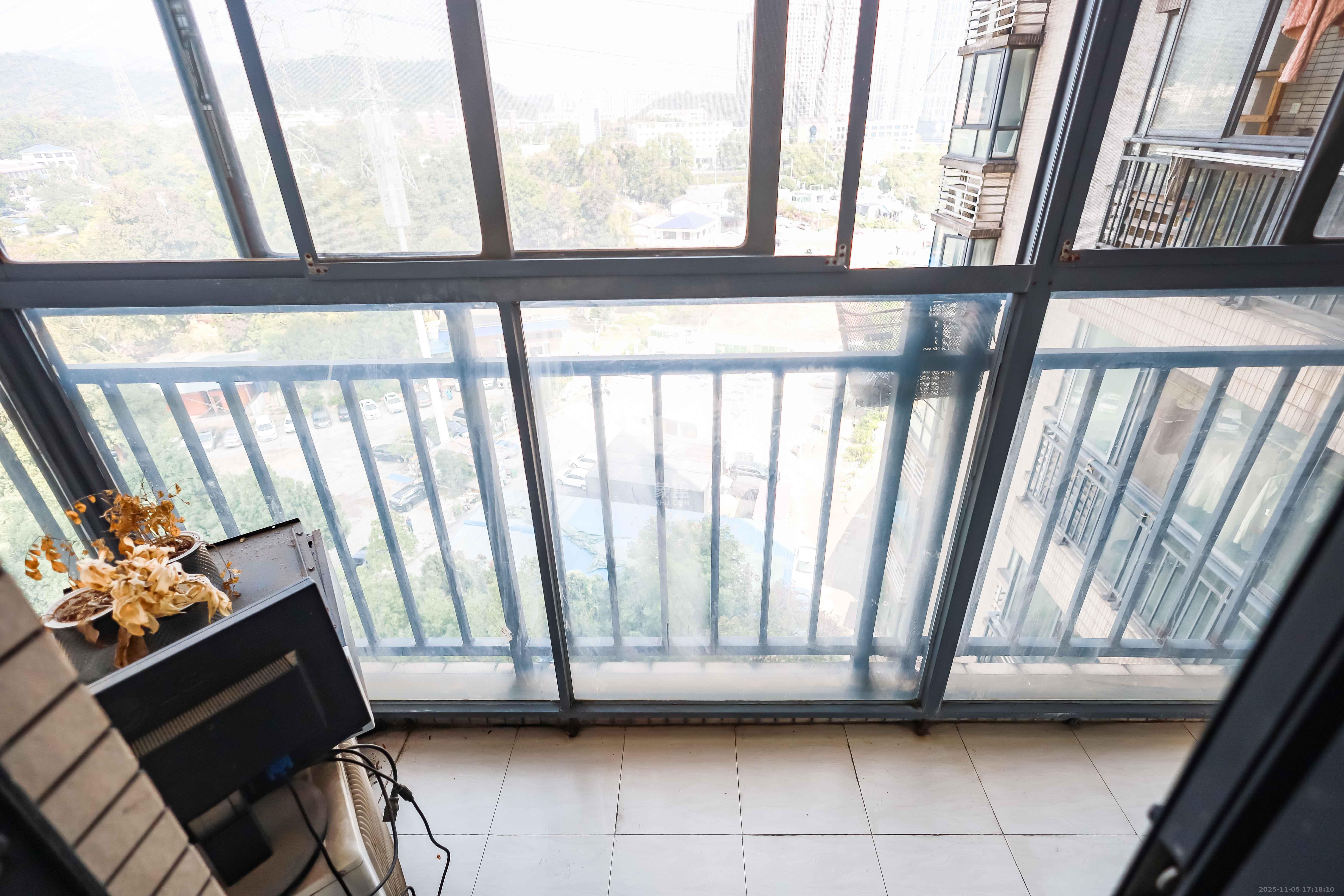 莱茵城  1室2厅1卫    88.0万阳台