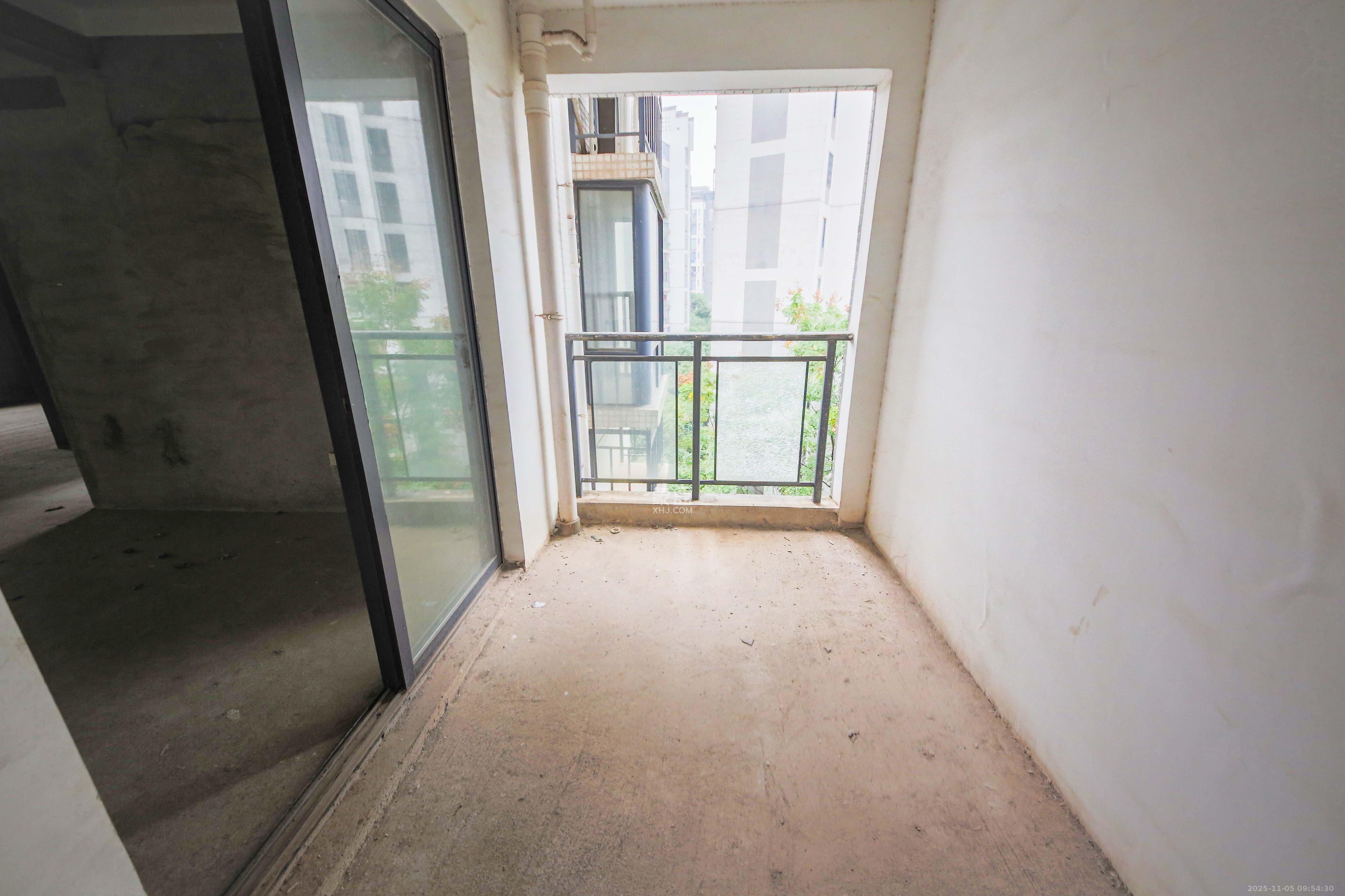 钱隆学府一、二期 3室2厅2卫 89.9万 钱隆学府一、二期 3室2厅2卫 89.9万阳台