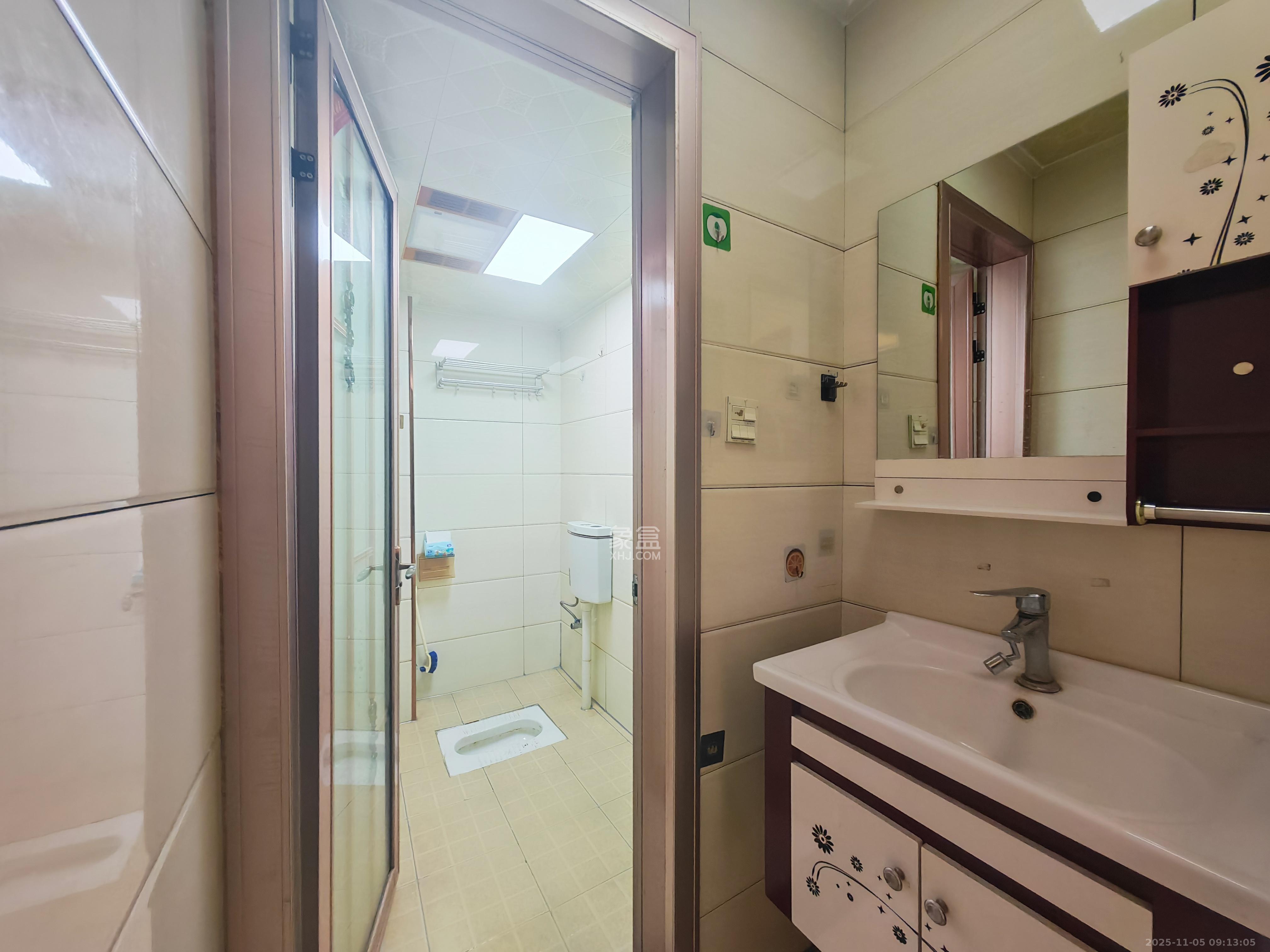 东岸梅园小区  2室2厅1卫    2000.0元/月室内图