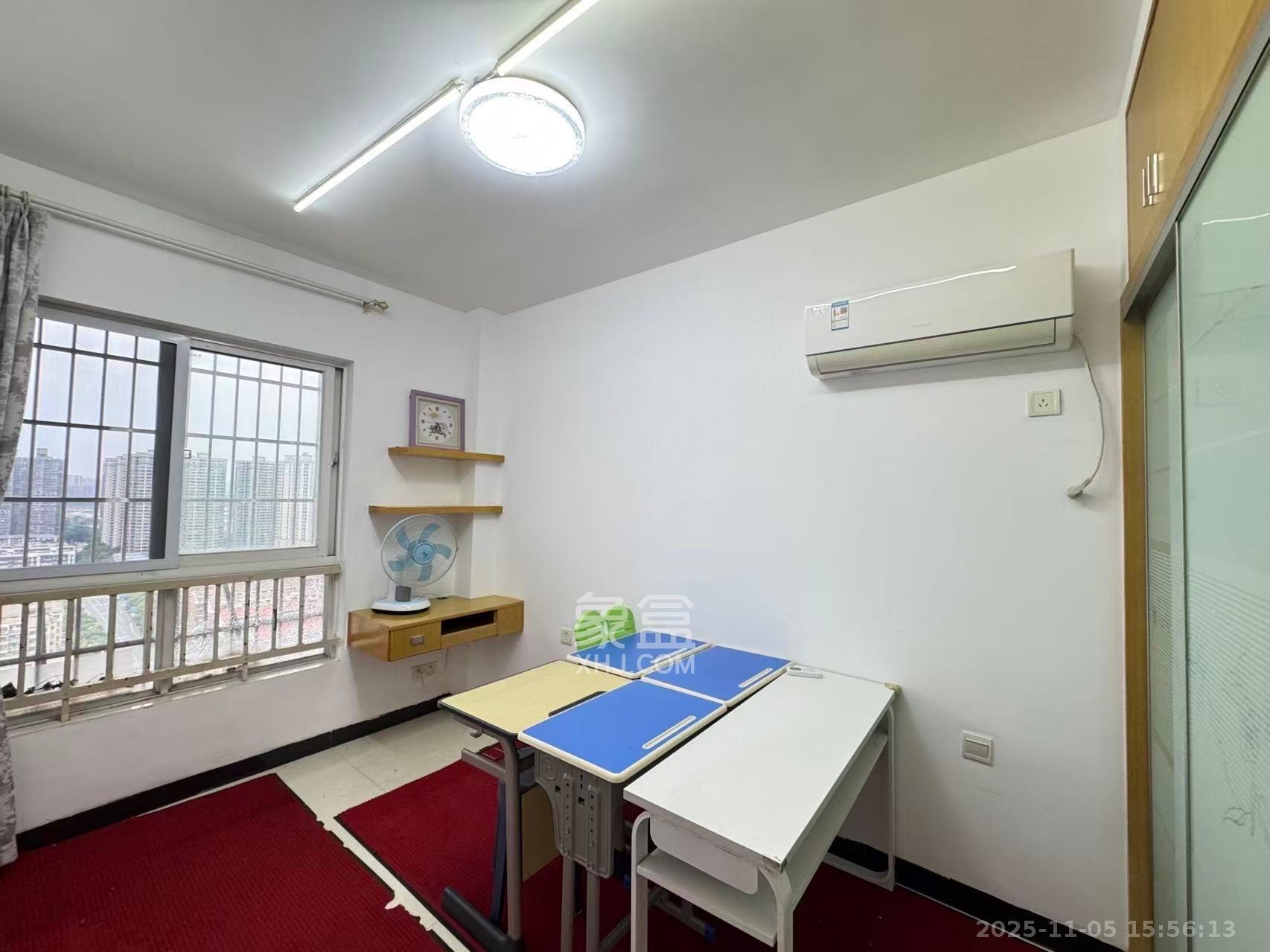 山水华景  2室2厅1卫    1600.0元/月室内图