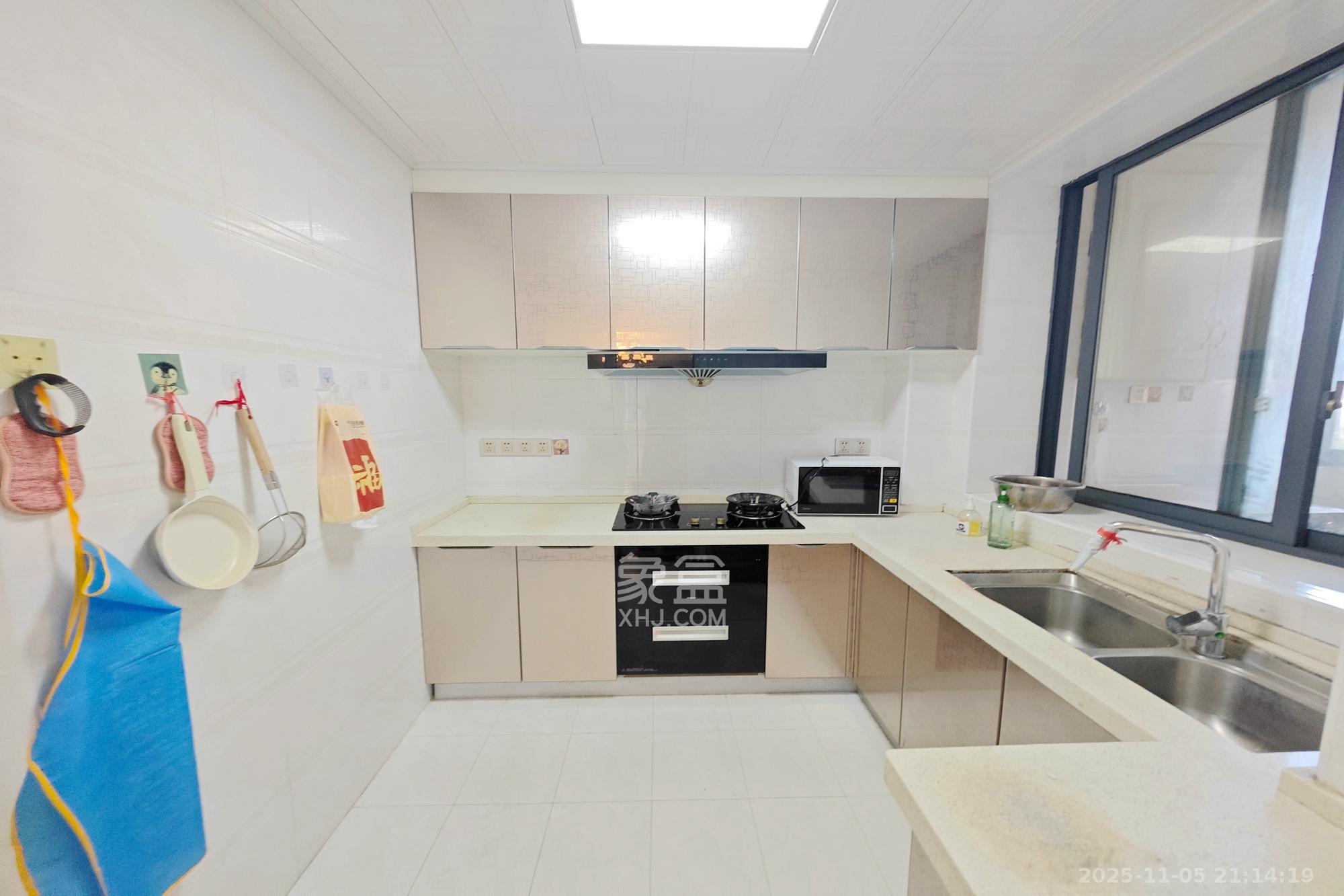 新城新世界一二三期 3室2厅2卫 125.0万 新城新世界一二三期 3室2厅2卫 125.0万客厅