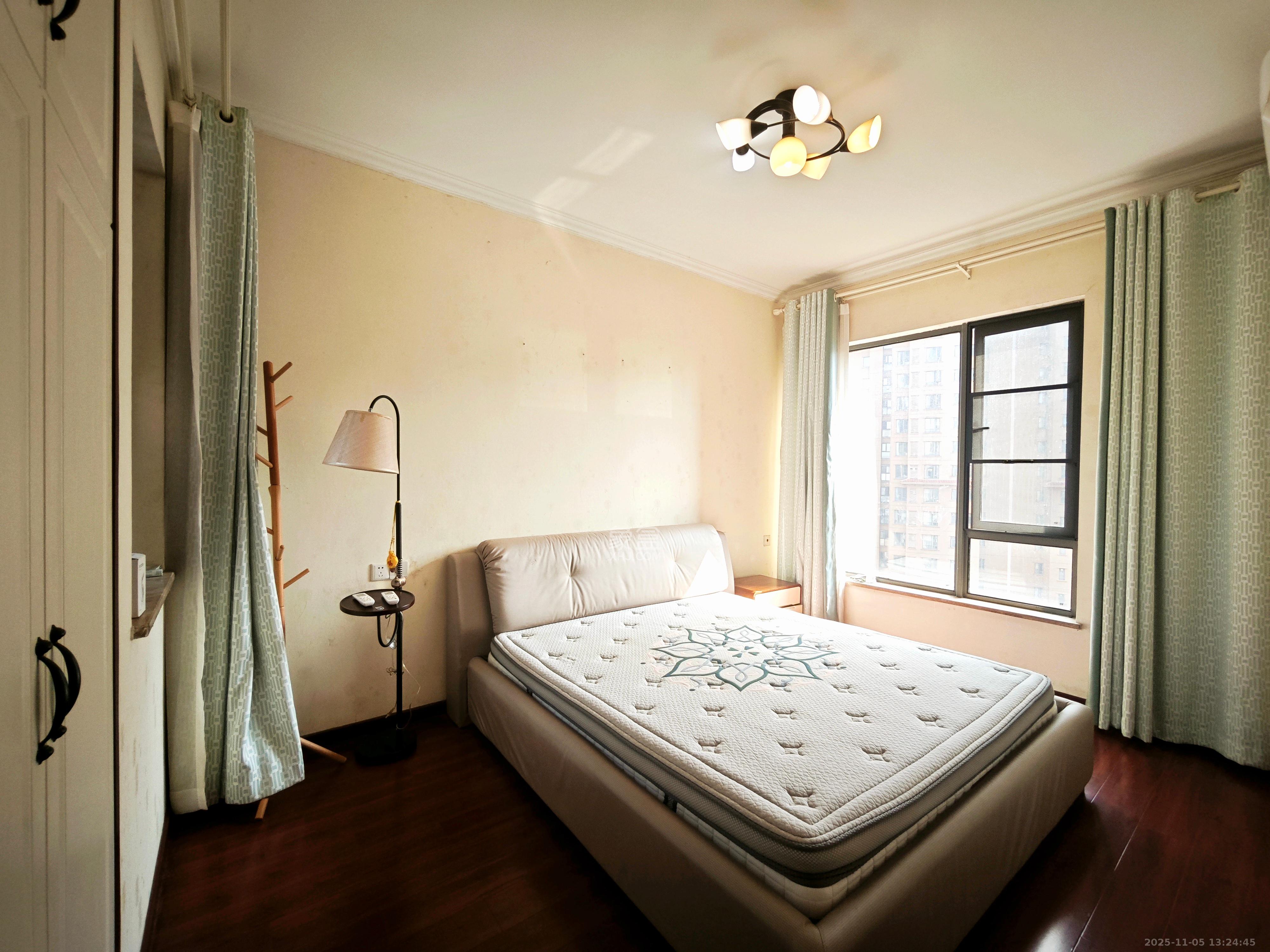 珠江郦城公园1号 4室2厅2卫 3400.0元/月 珠江郦城公园1号 4室2厅2卫 3400.0元/月室内图