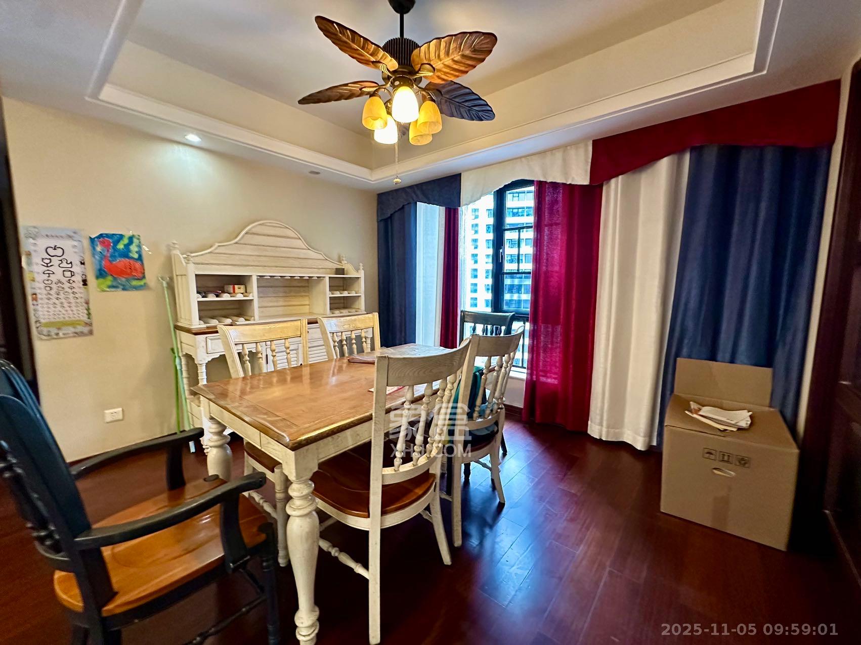 达美D6区  4室2厅2卫    2800.0元/月室内图