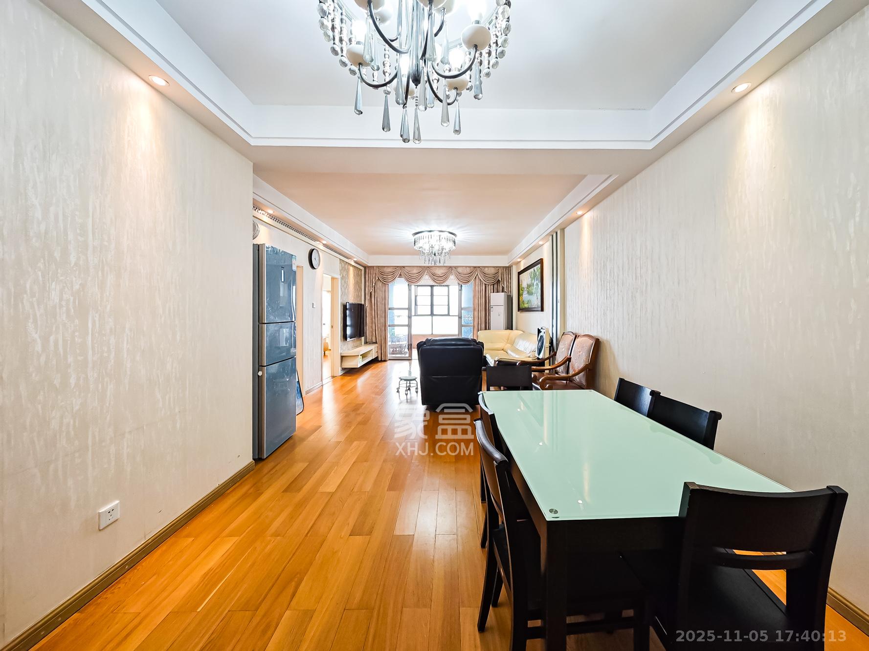 双湾国际(湘江御景花园) 3室2厅2卫 120.0万 双湾国际(湘江御景花园) 3室2厅2卫 120.0万客厅