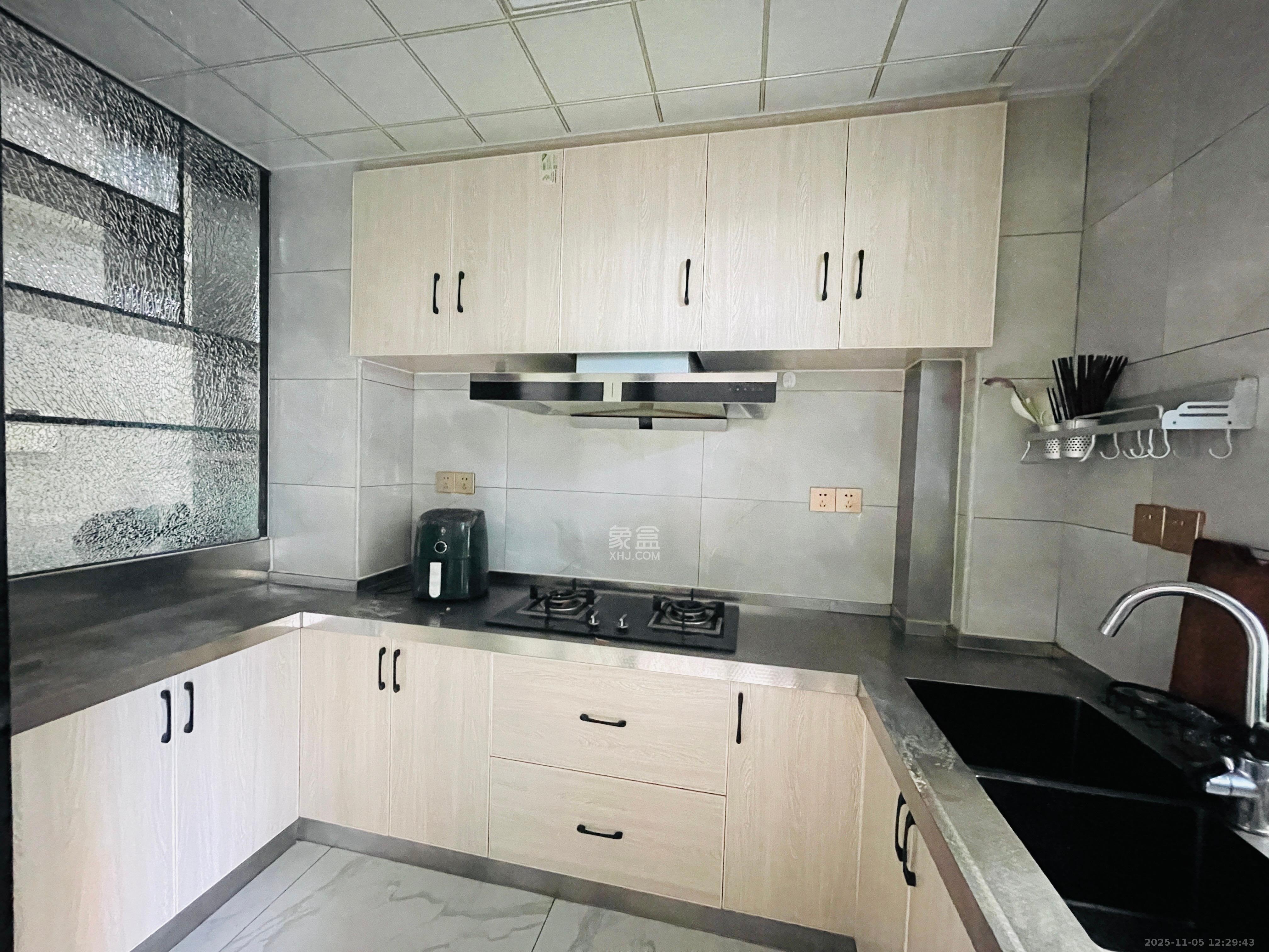 芙蓉万国城MOMA(卓越汇富苑) 3室2厅2卫 2600.0元/月 芙蓉万国城MOMA(卓越汇富苑) 3室2厅2卫 2600.0元/月室内图