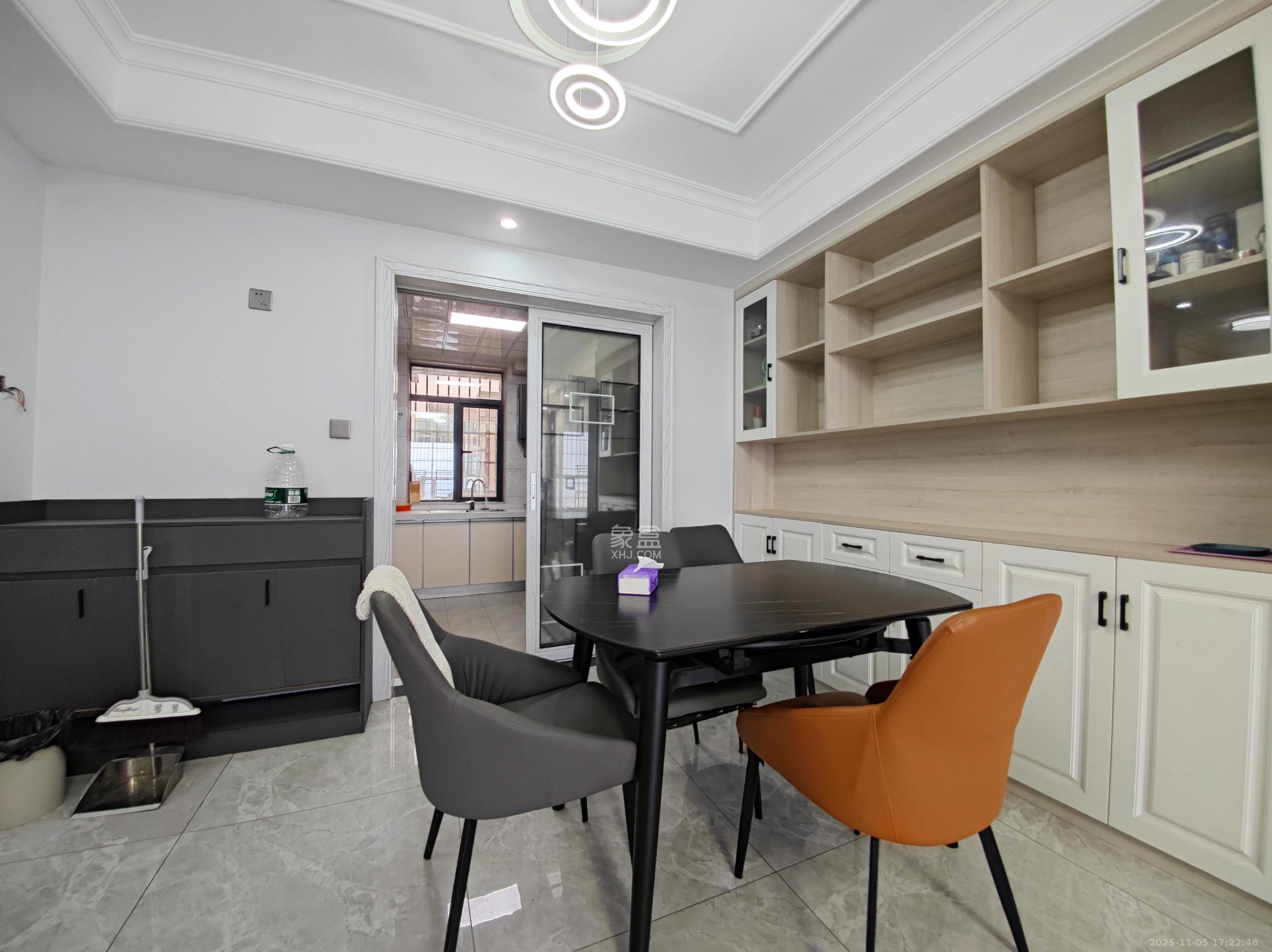 悦湖山  3室2厅2卫    3000.0元/月室内图