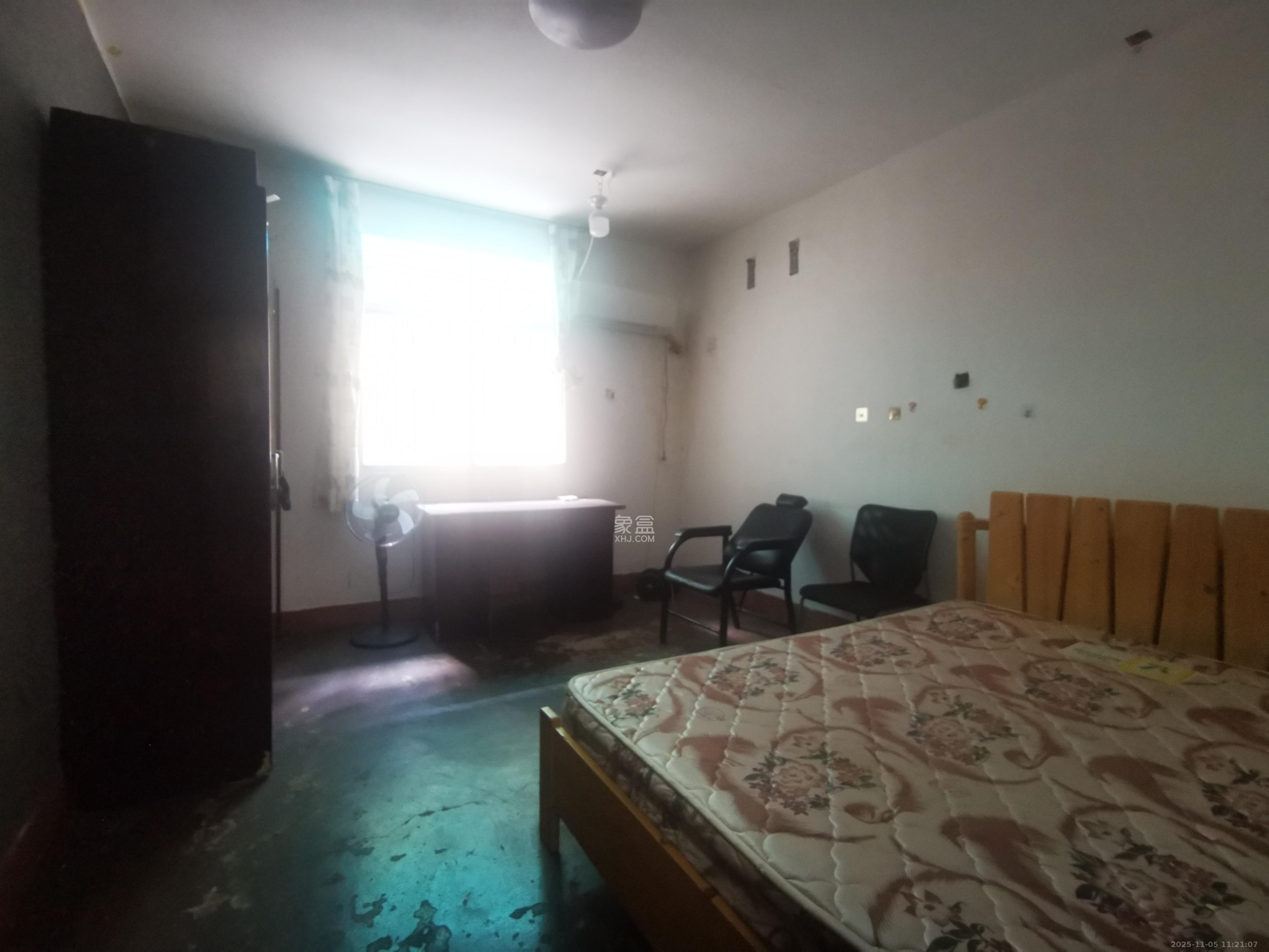 红旗区四片  3室1厅1卫    1600.0元/月室内图