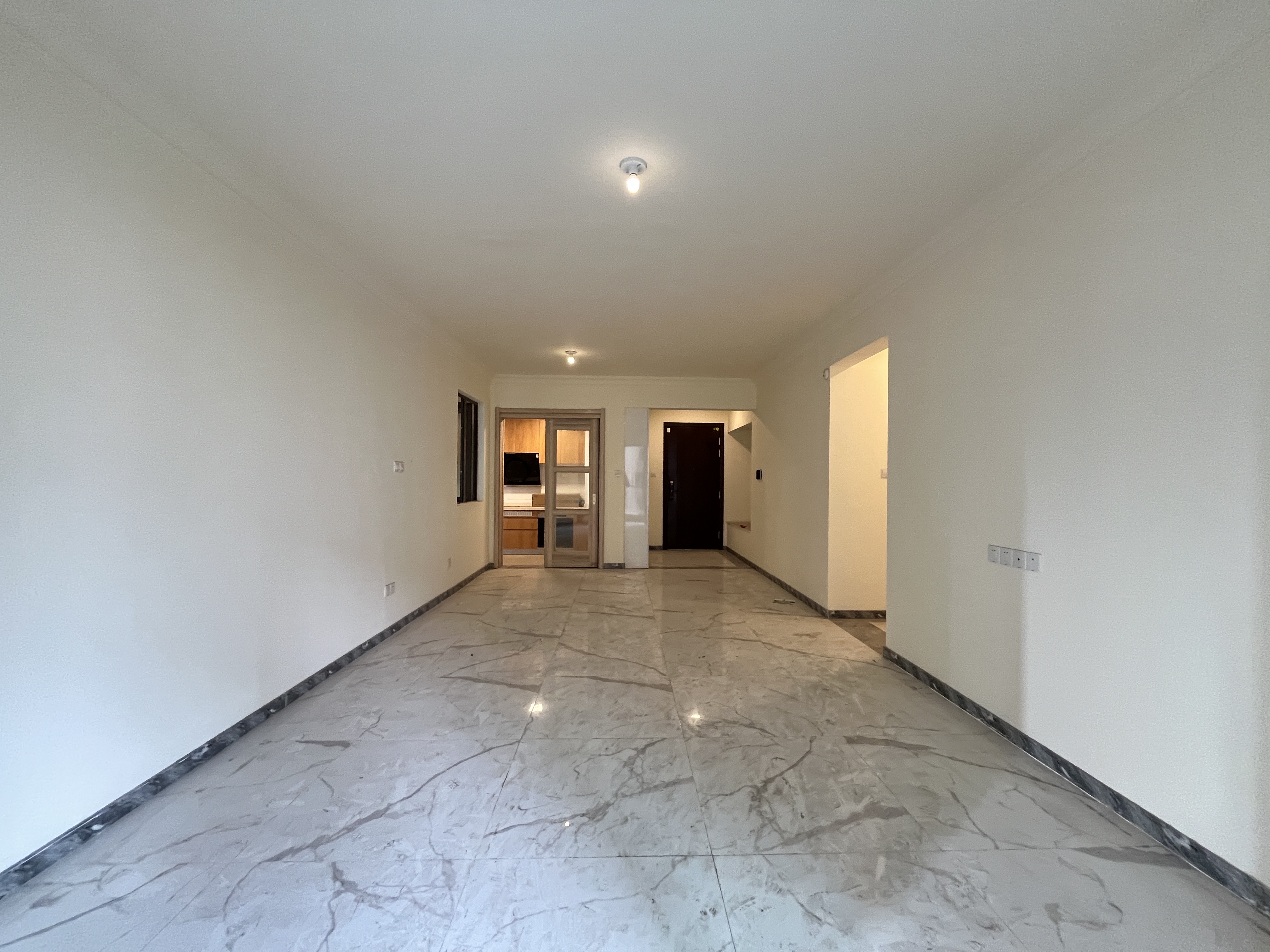 华耀碧桂园十里江湾誉峯 3室2厅2卫 63.8万 华耀碧桂园十里江湾誉峯 3室2厅2卫 63.8万客厅