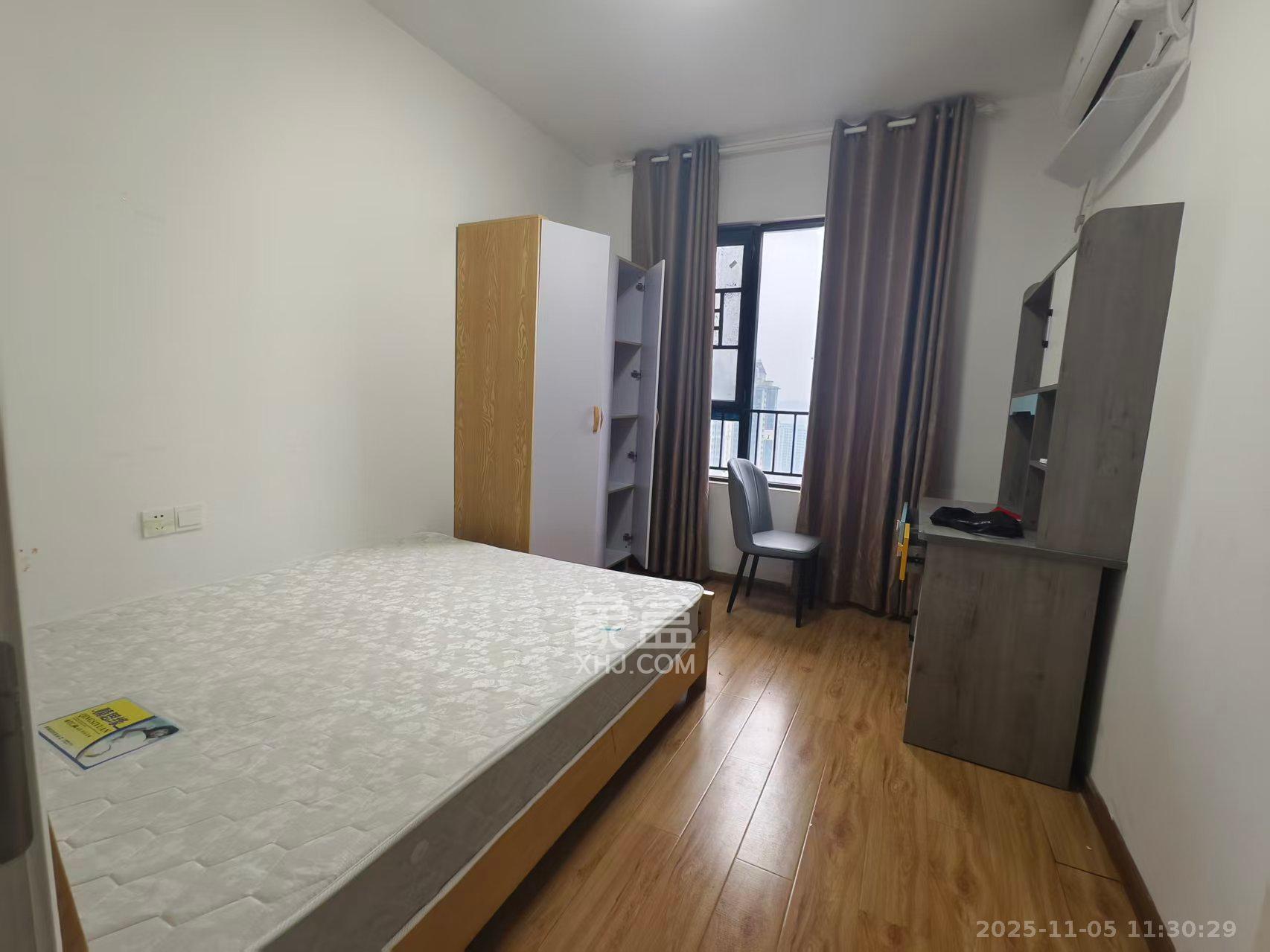 卓越蔚蓝海岸三期  3室2厅2卫    2600.0元/月室内图