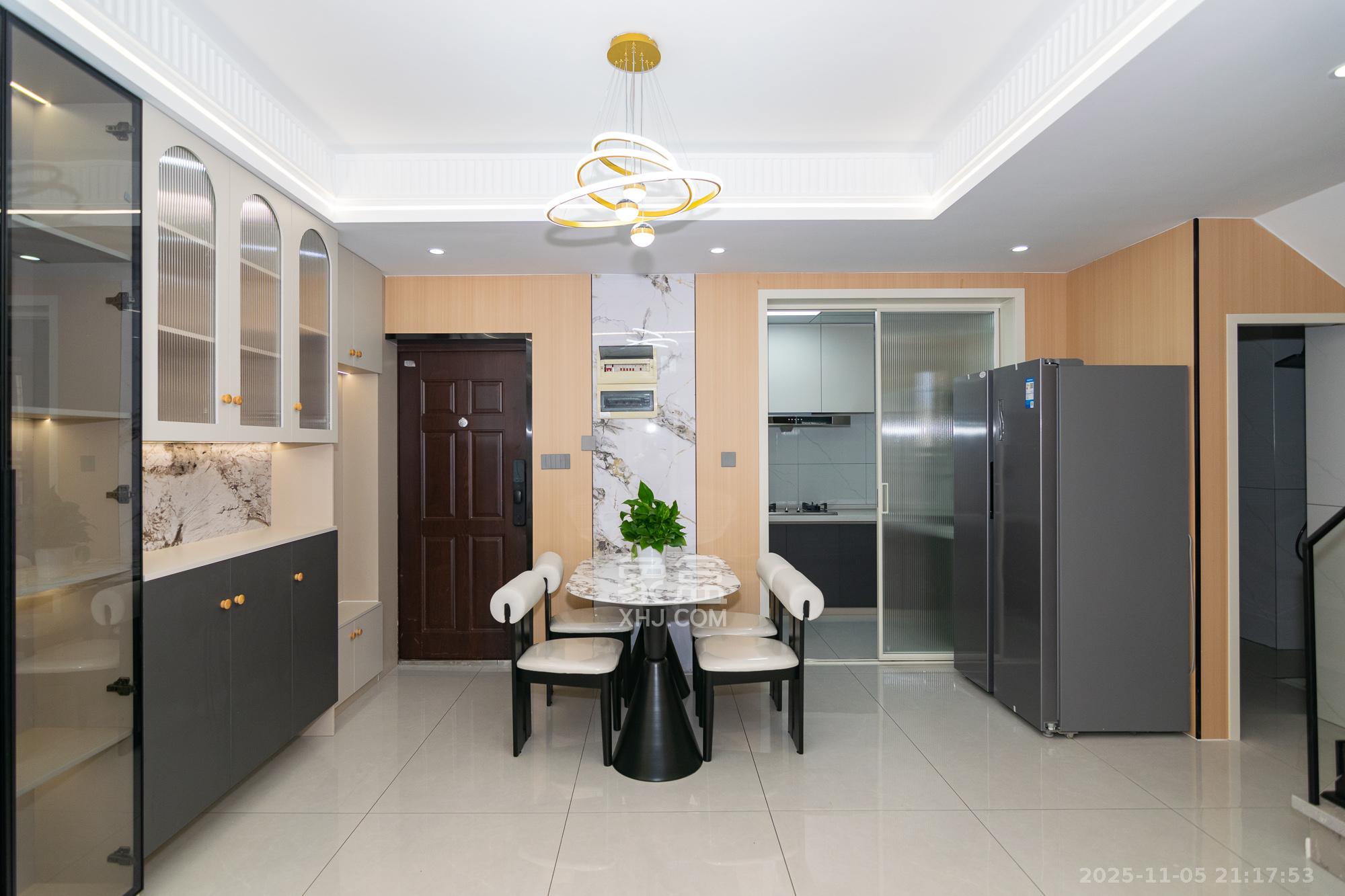 澳海谷山府  4室2厅2卫    99.8万客厅