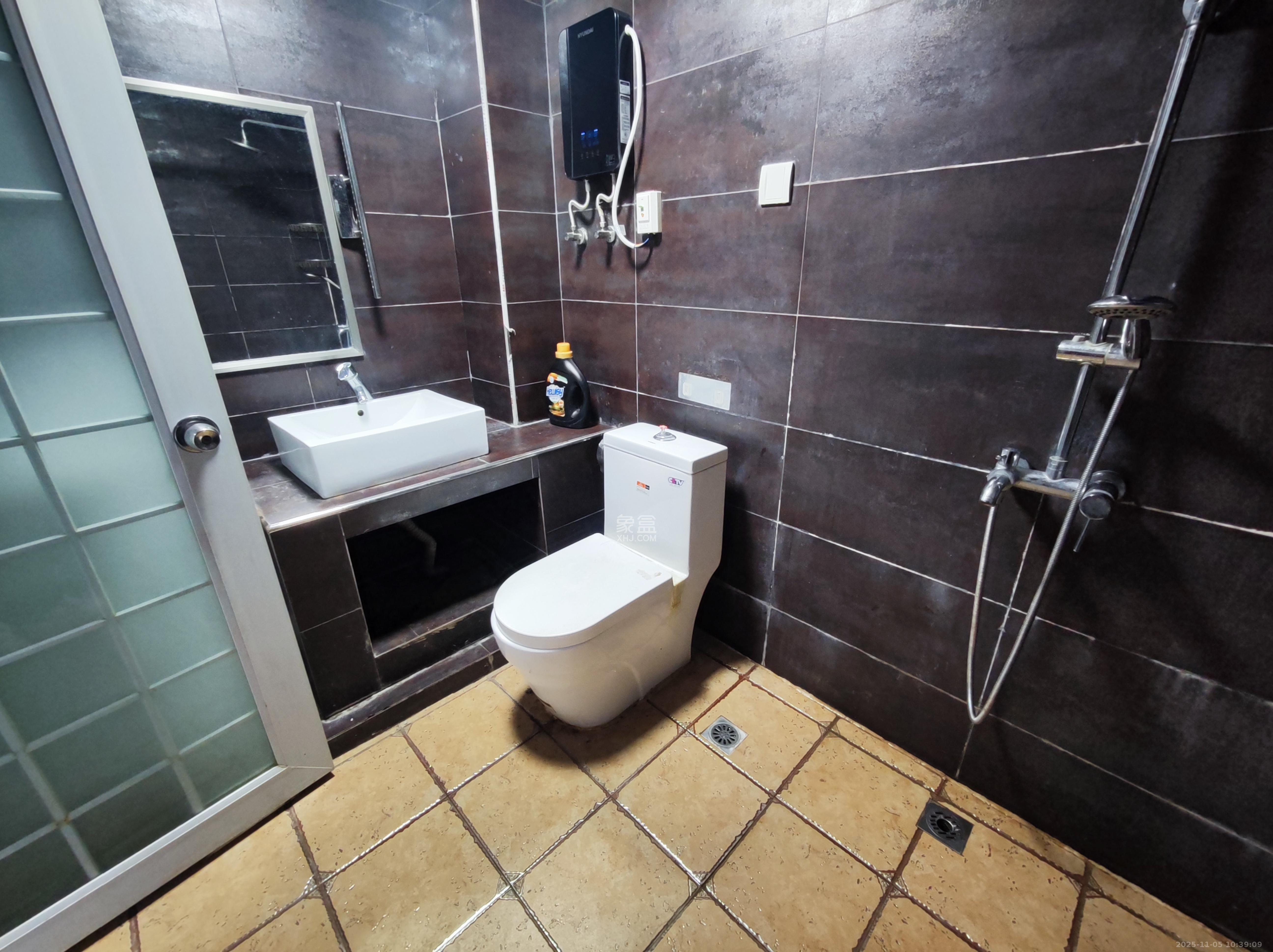 锦湘国际星城三期（锦绣苑）  1室1厅1卫    1500.0元/月室内图