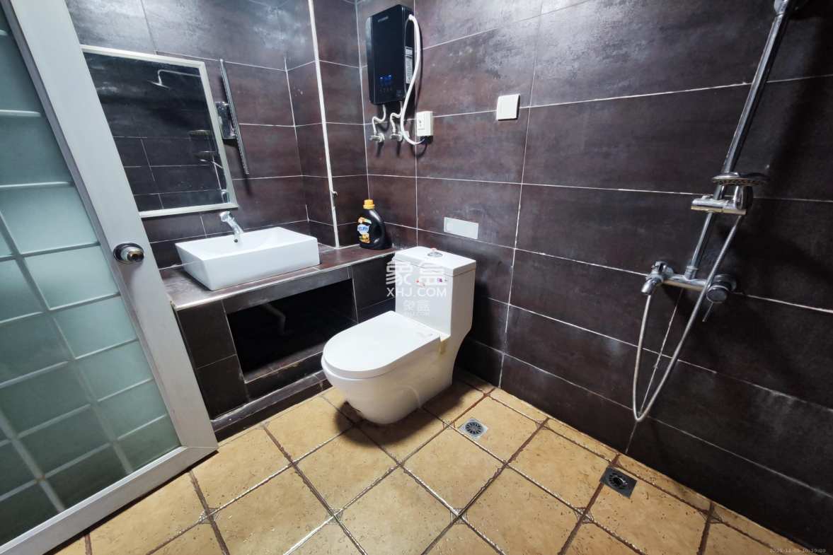 锦湘国际星城三期(锦绣苑) 1室1厅1卫 1500.0元/月 锦湘国际星城三期(锦绣苑) 1室1厅1卫 1500.0元/月室内图