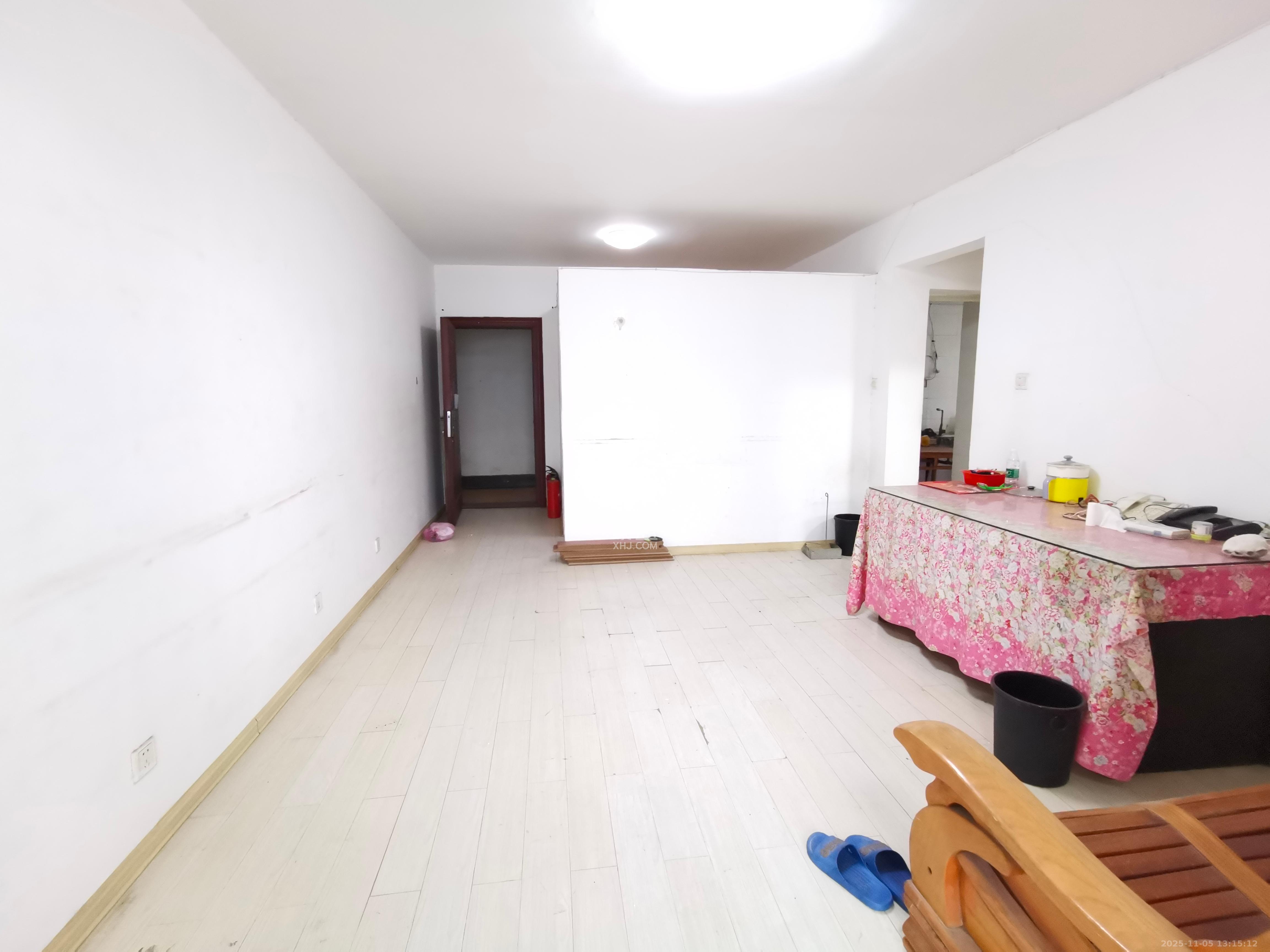 高桥现代商贸城  2室1厅1卫    2000.0元/月