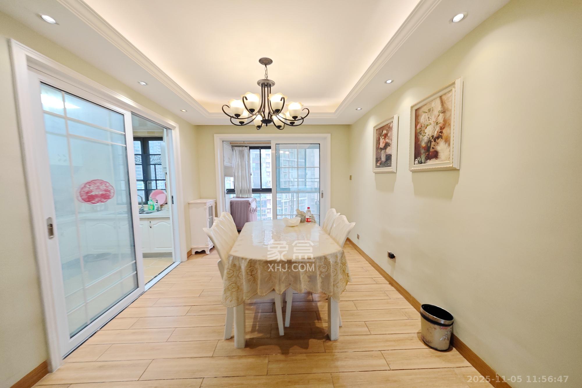 新城新世界一二三期  3室2厅1卫    147.0万客厅