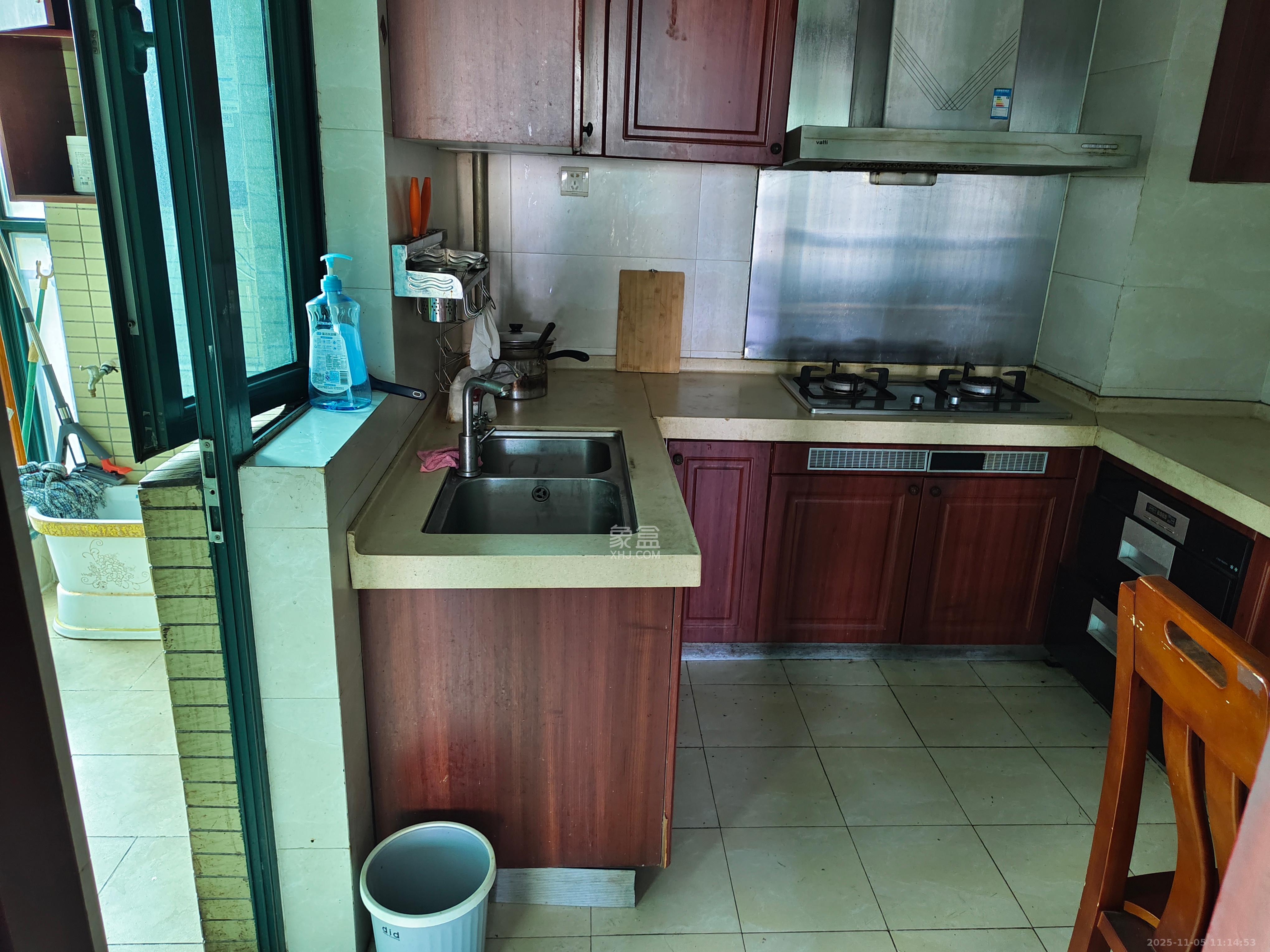 恒大翡翠华庭 3室2厅2卫 2200.0元/月 恒大翡翠华庭 3室2厅2卫 2200.0元/月室内图