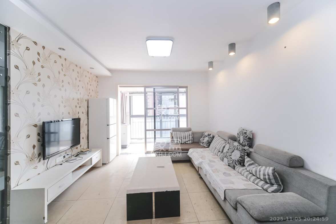 三一街区 3室2厅1卫 56.8万 三一街区 3室2厅1卫 56.8万客厅