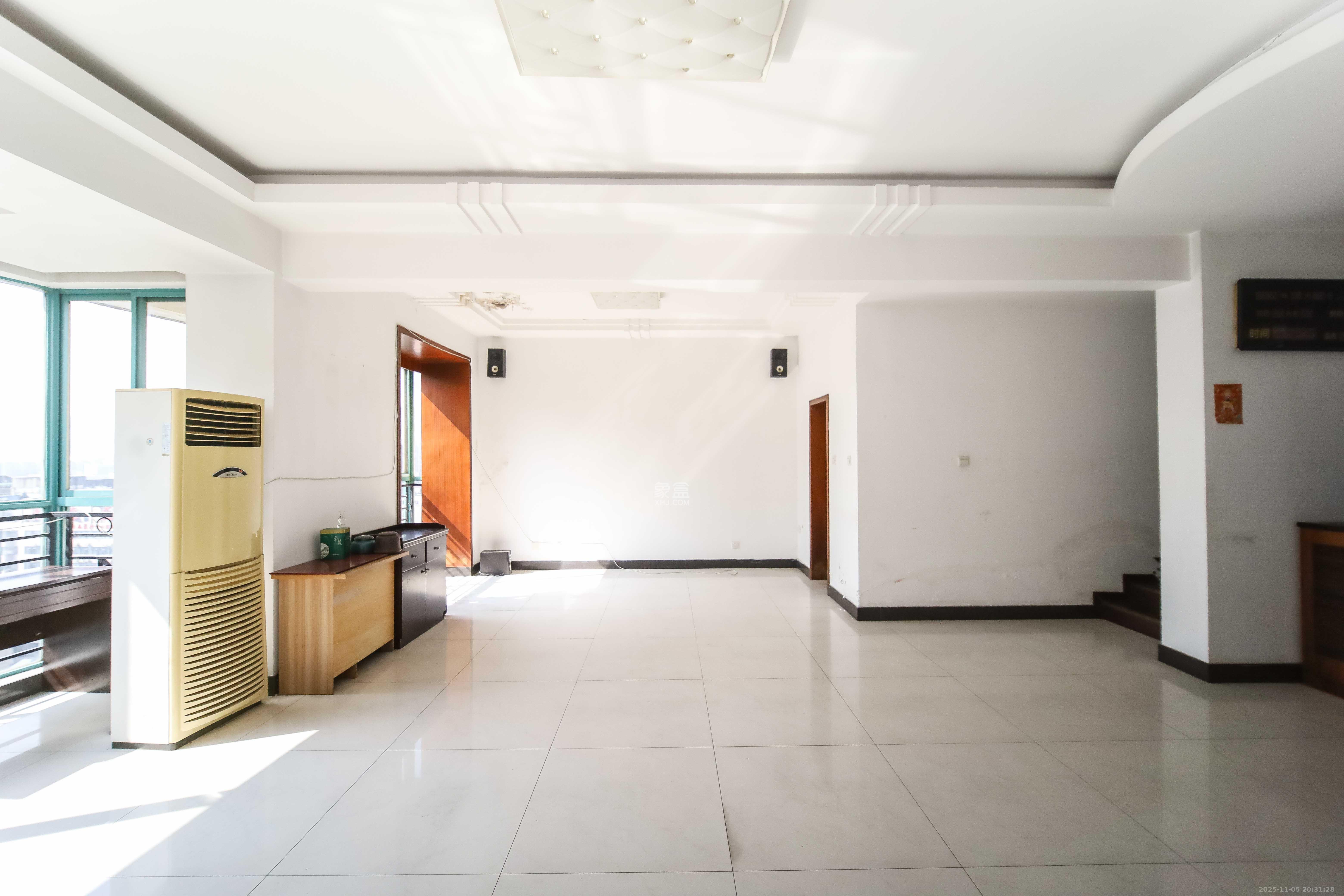 恒业雅苑  4室2厅2卫    152.0万客厅