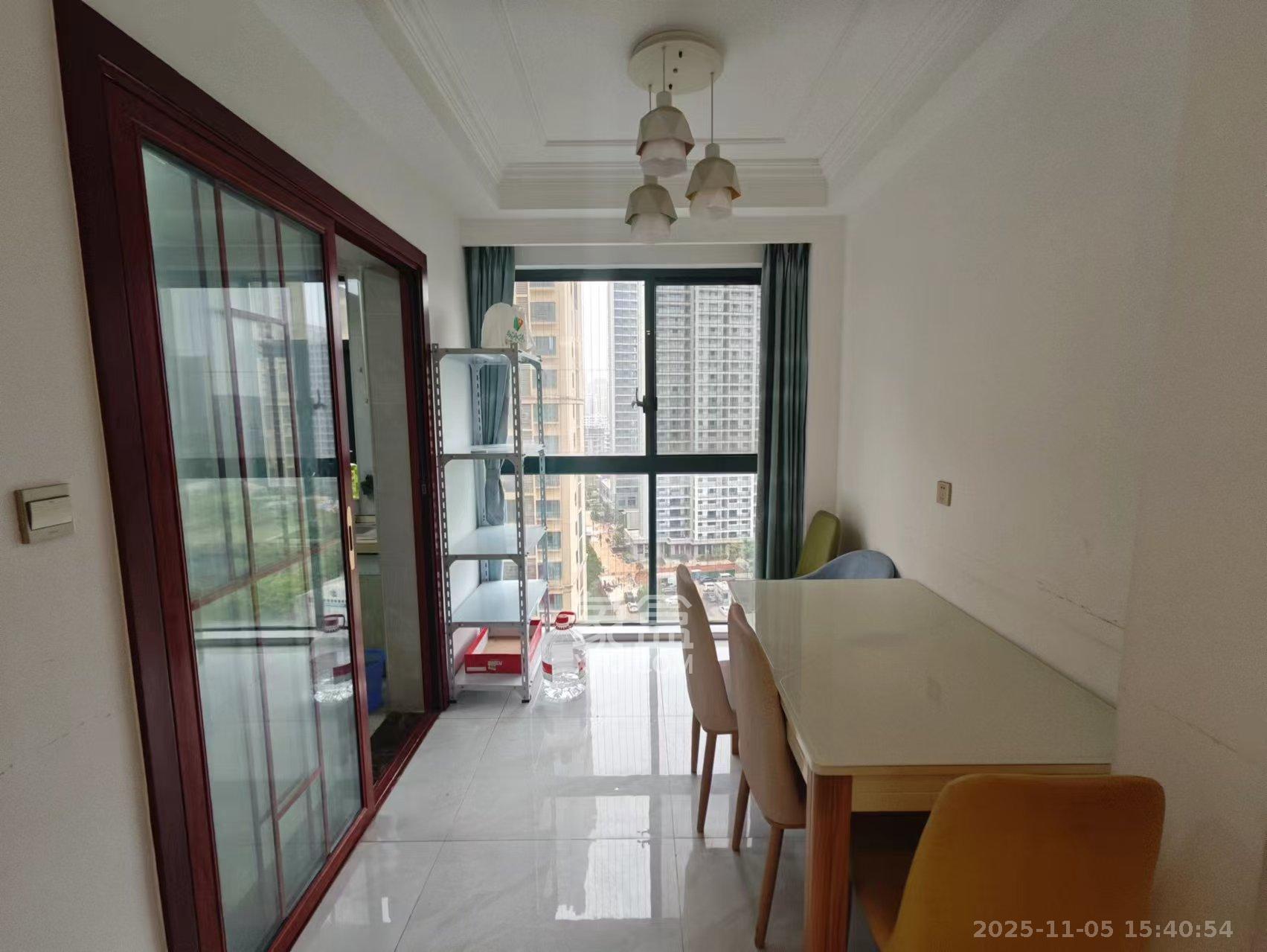 洋湖时代  4室2厅2卫    2800.0元/月室内图