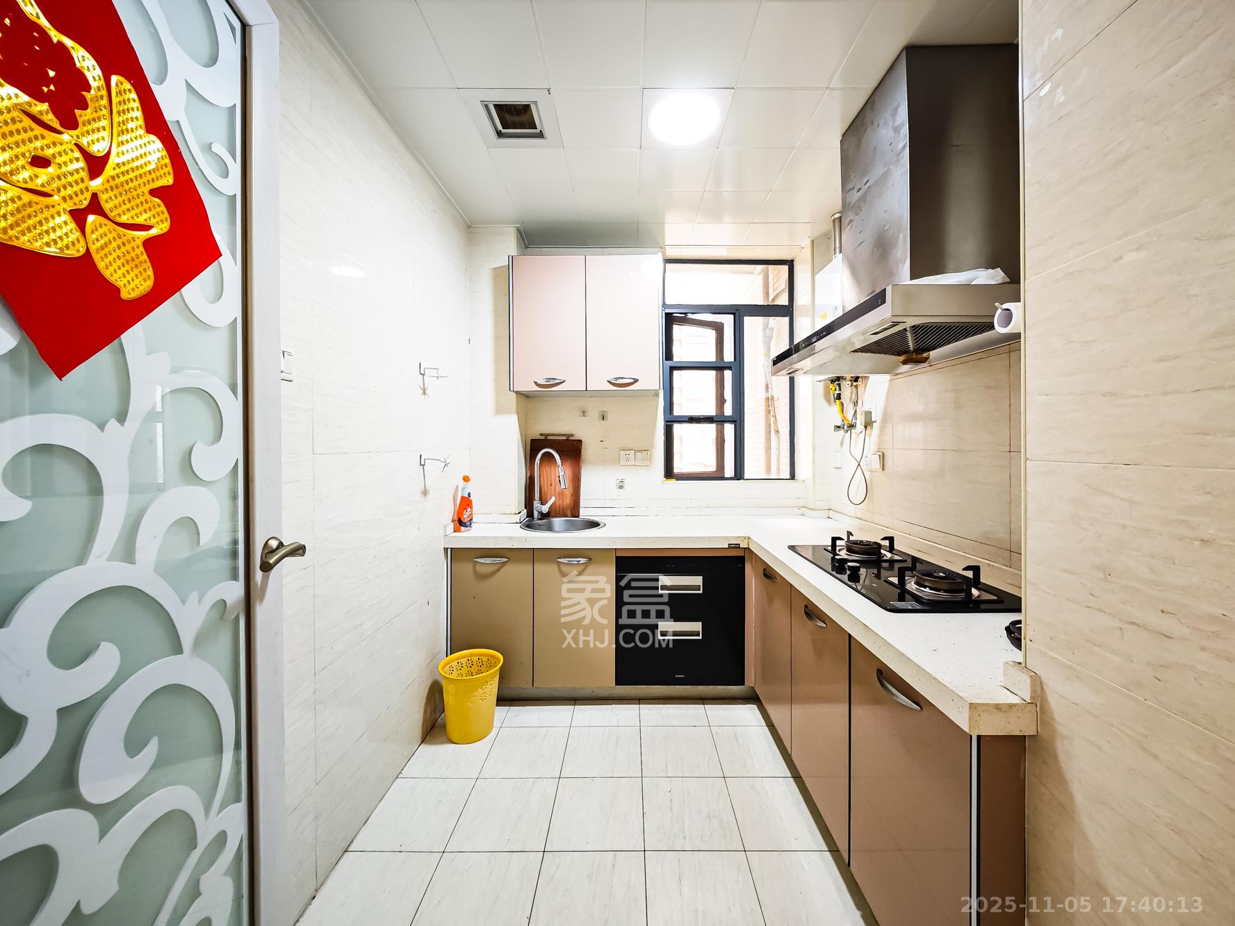 双湾国际(湘江御景花园) 3室2厅2卫 120.0万 双湾国际(湘江御景花园) 3室2厅2卫 120.0万厨房