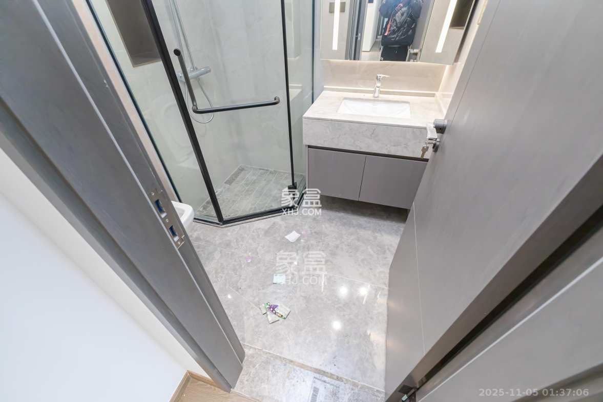嘉臣道 4室2厅2卫 270.0万 嘉臣道 4室2厅2卫 270.0万卫生间