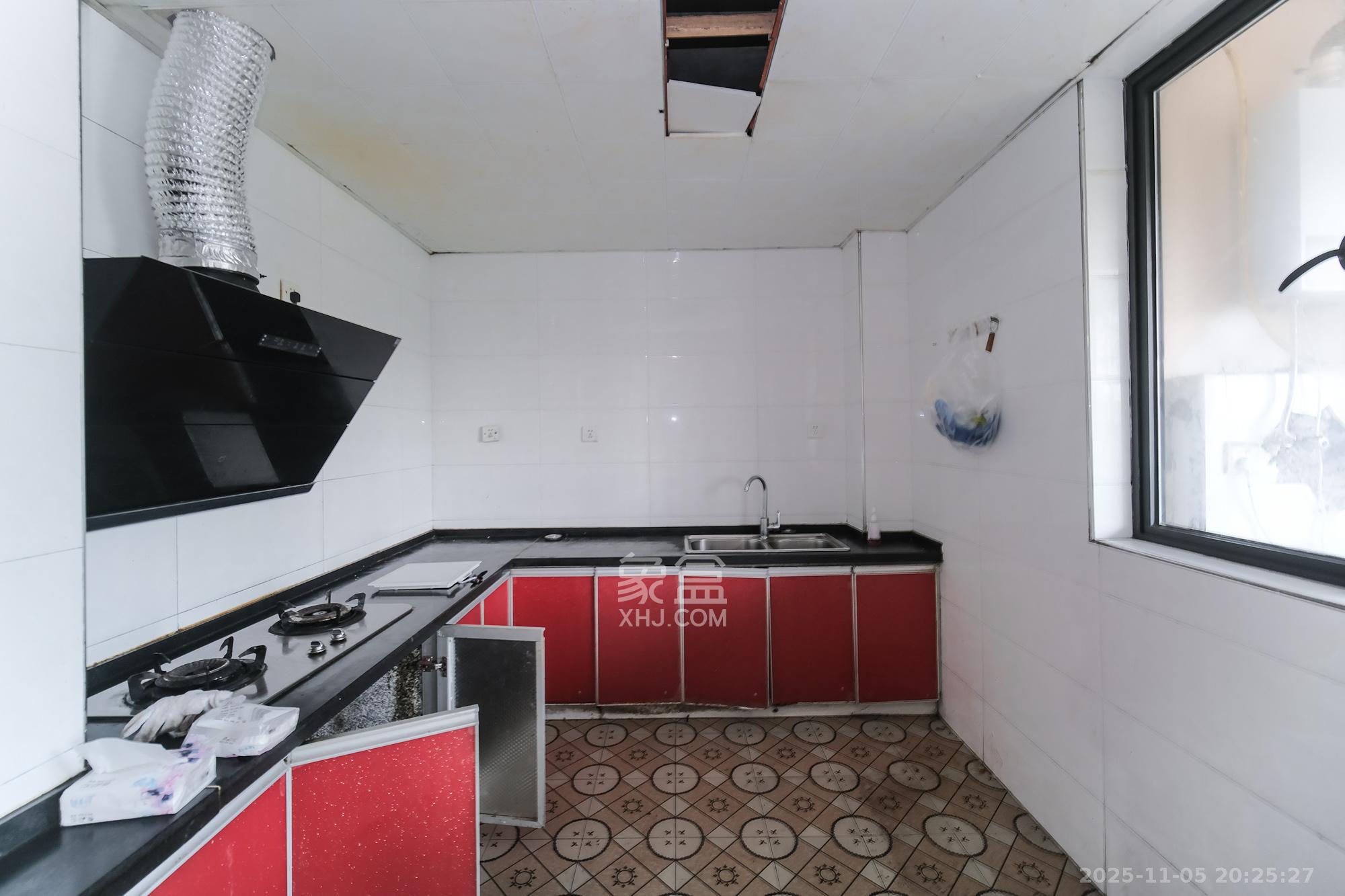 三一街区 3室2厅2卫 76.8万 三一街区 3室2厅2卫 76.8万厨房