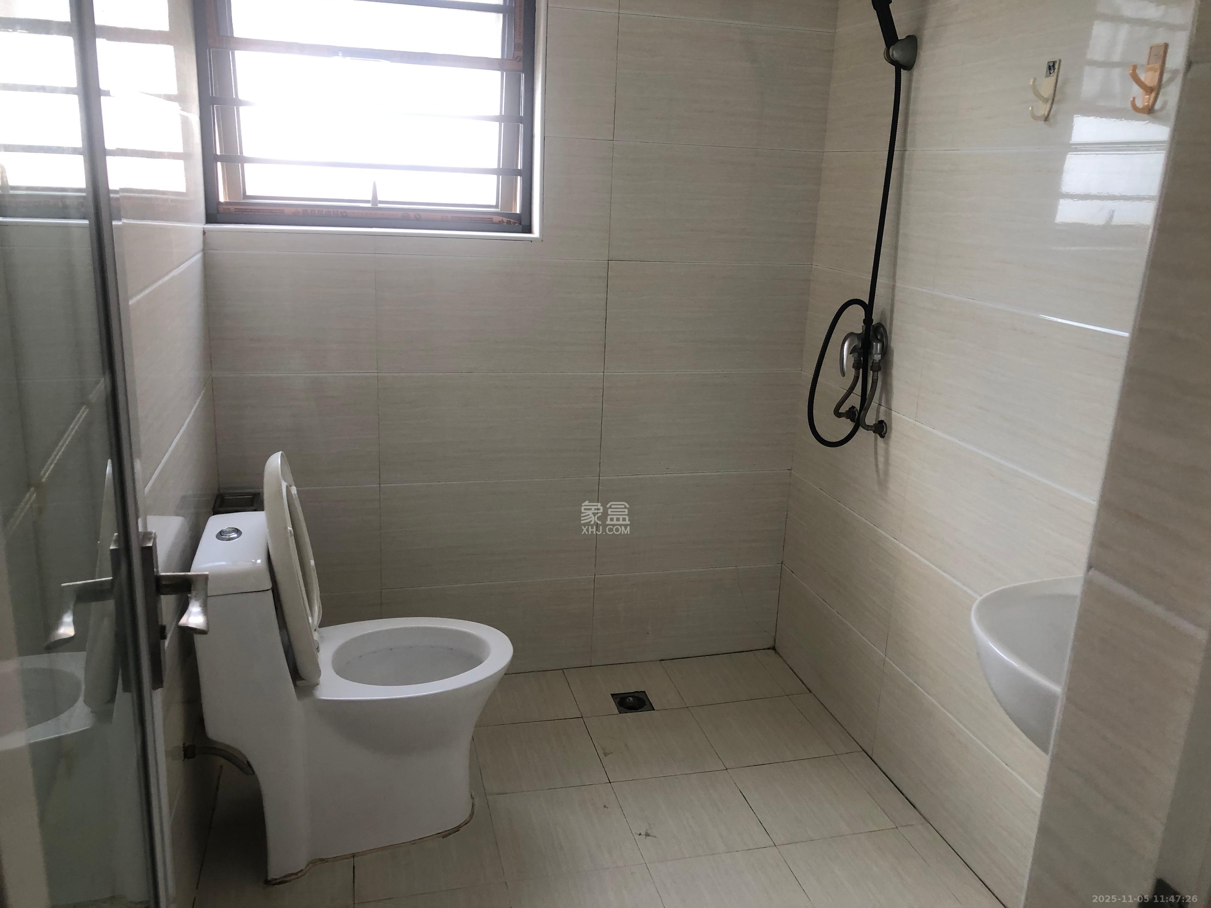 新华都万家城  3室2厅2卫    2000.0元/月室内图