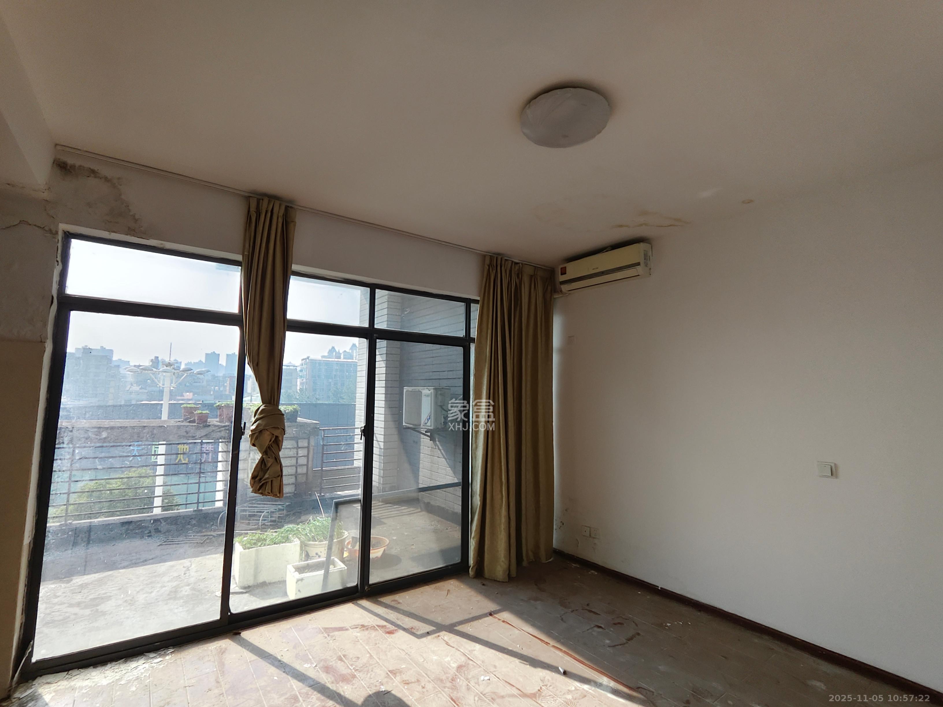 港湘铂玥(天园地芳国际珠宝城) 6室2厅4卫 3600.0元/月 港湘铂玥(天园地芳国际珠宝城) 6室2厅4卫 3600.0元/月室内图