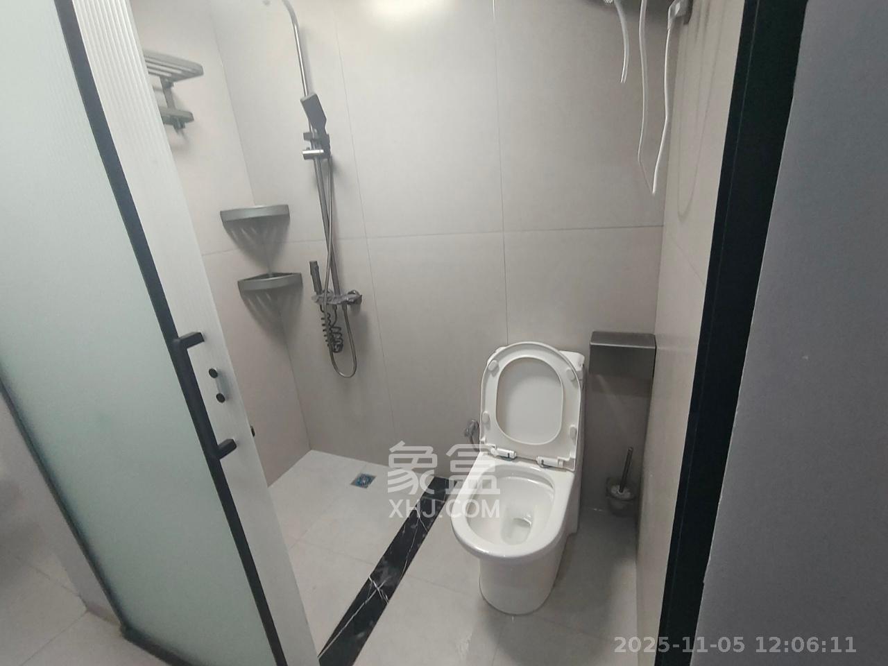 保利天禧EF区  1室1厅1卫    1500.0元/月室内图