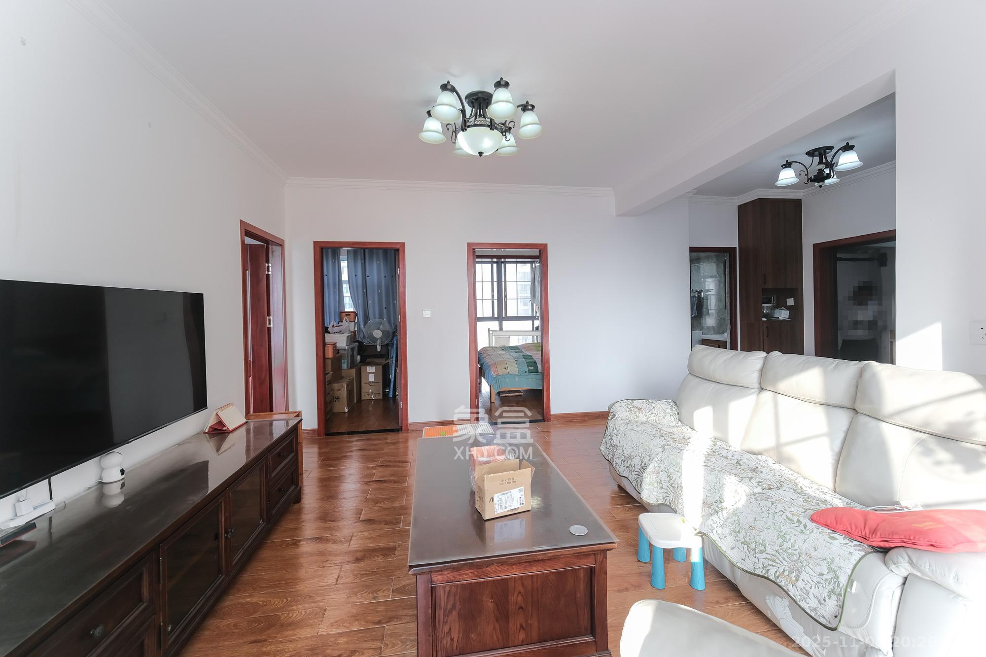 和悦城(蟠龙景苑) 3室0厅2卫 68.0万 和悦城(蟠龙景苑) 3室0厅2卫 68.0万客厅