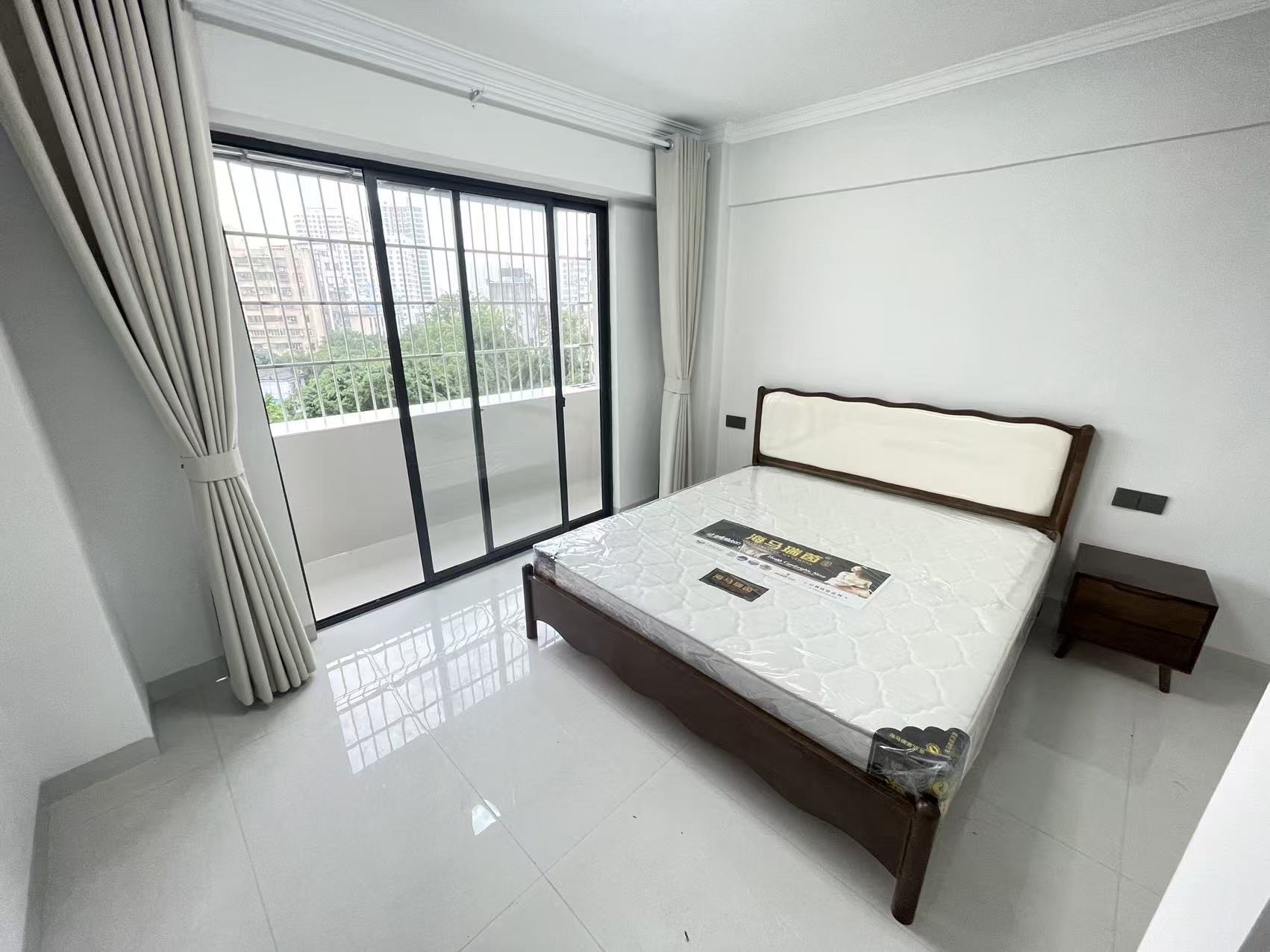 新桥大厦 3室2厅1卫 78.0万 新桥大厦 3室2厅1卫 78.0万客厅