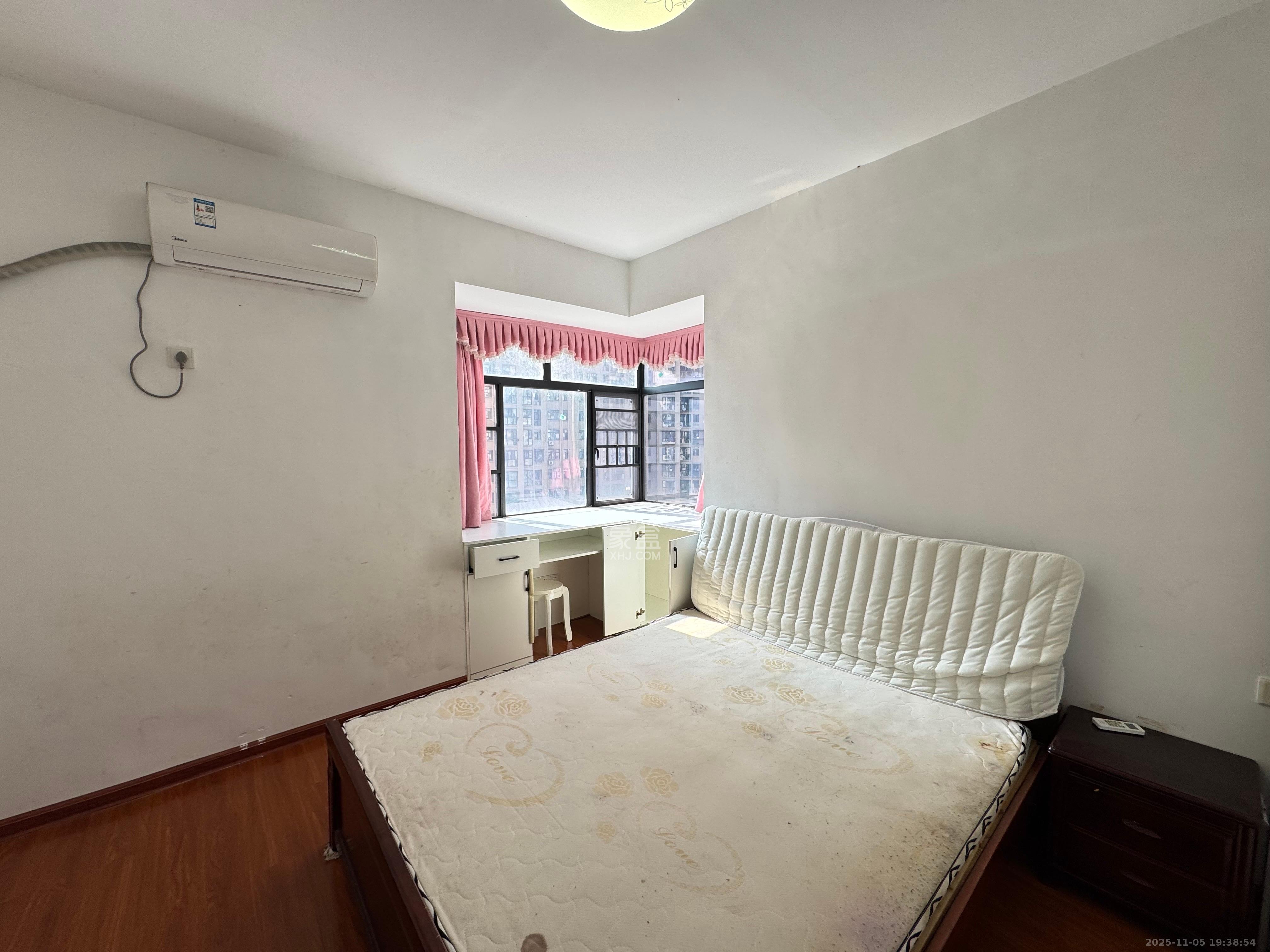 辉煌国际城二期  3室1厅1卫    2500.0元/月室内图