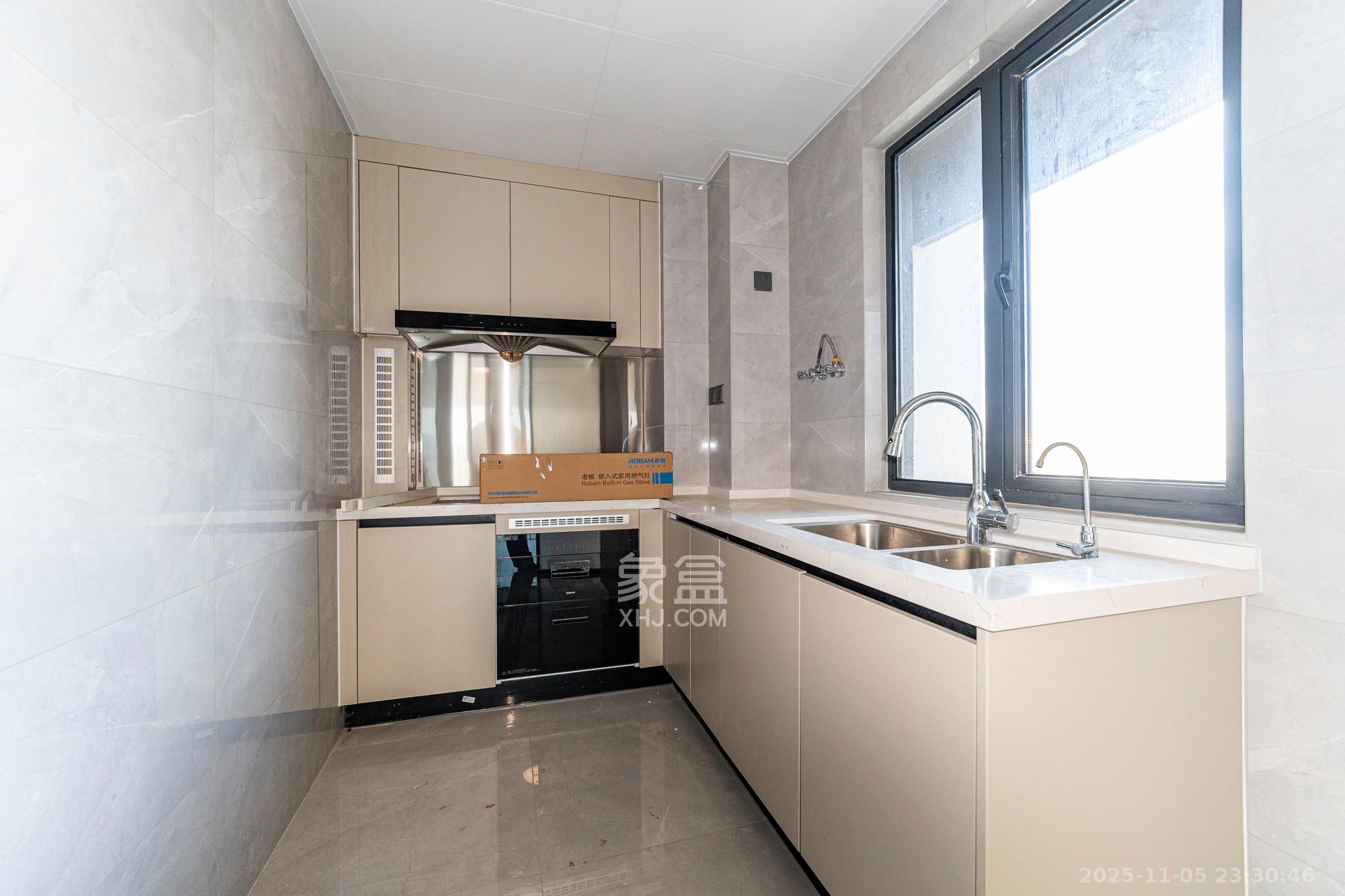 三一云谷 3室2厅2卫 120.0万 三一云谷 3室2厅2卫 120.0万厨房