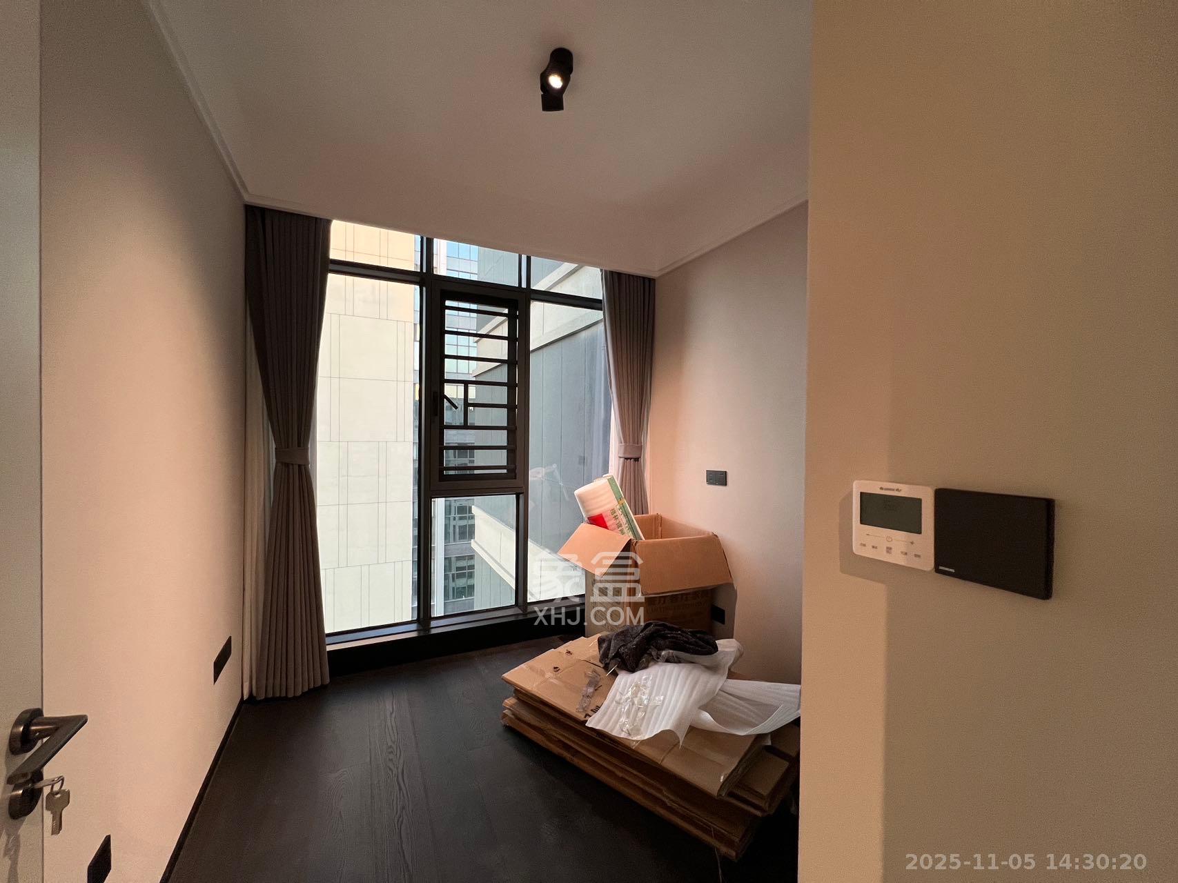 绿地V岛  4室2厅2卫    6000.0元/月室内图