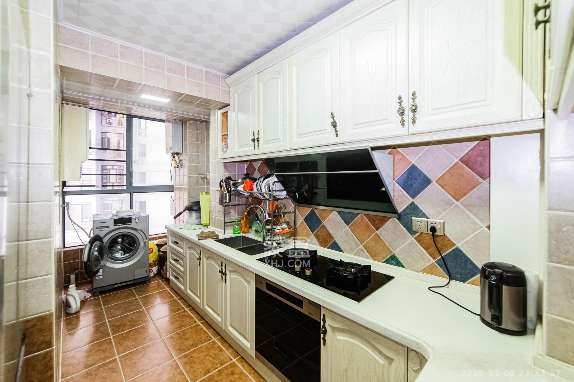 北辰三角洲E3区  3室2厅2卫    145.0万厨房