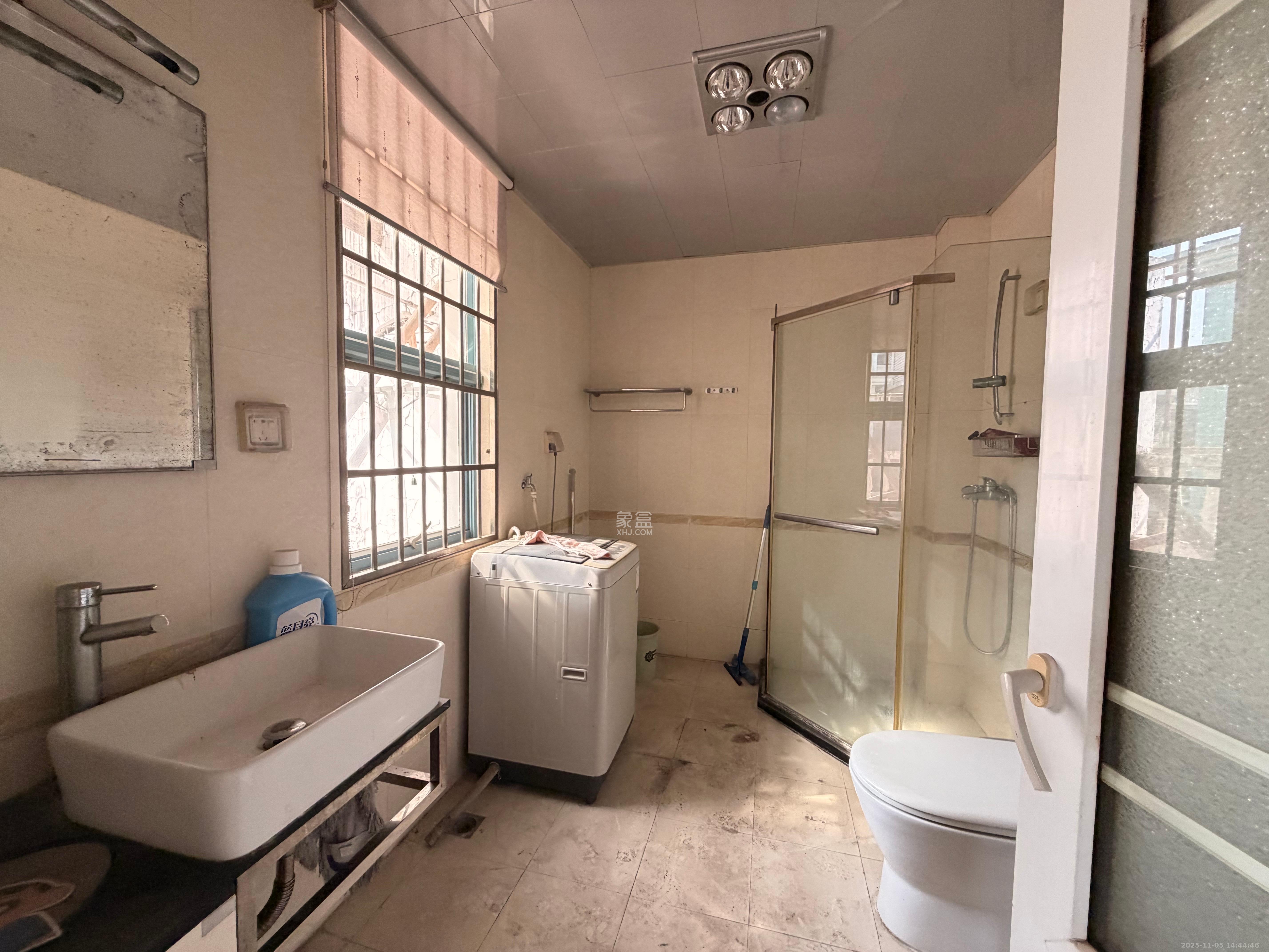 湘龙家园  5室2厅2卫    3000.0元/月室内图