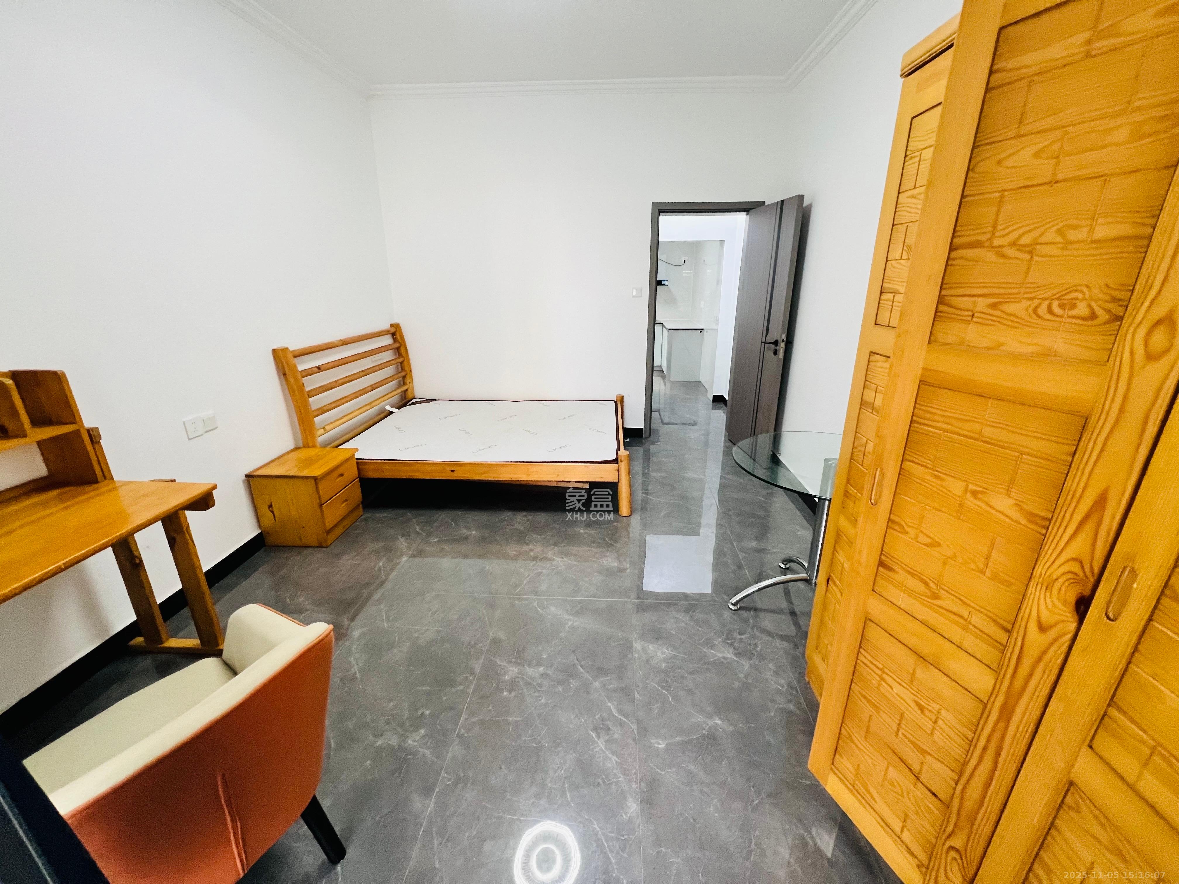 教育街、又一村巷散盘  1室1厅1卫    1900.0元/月室内图