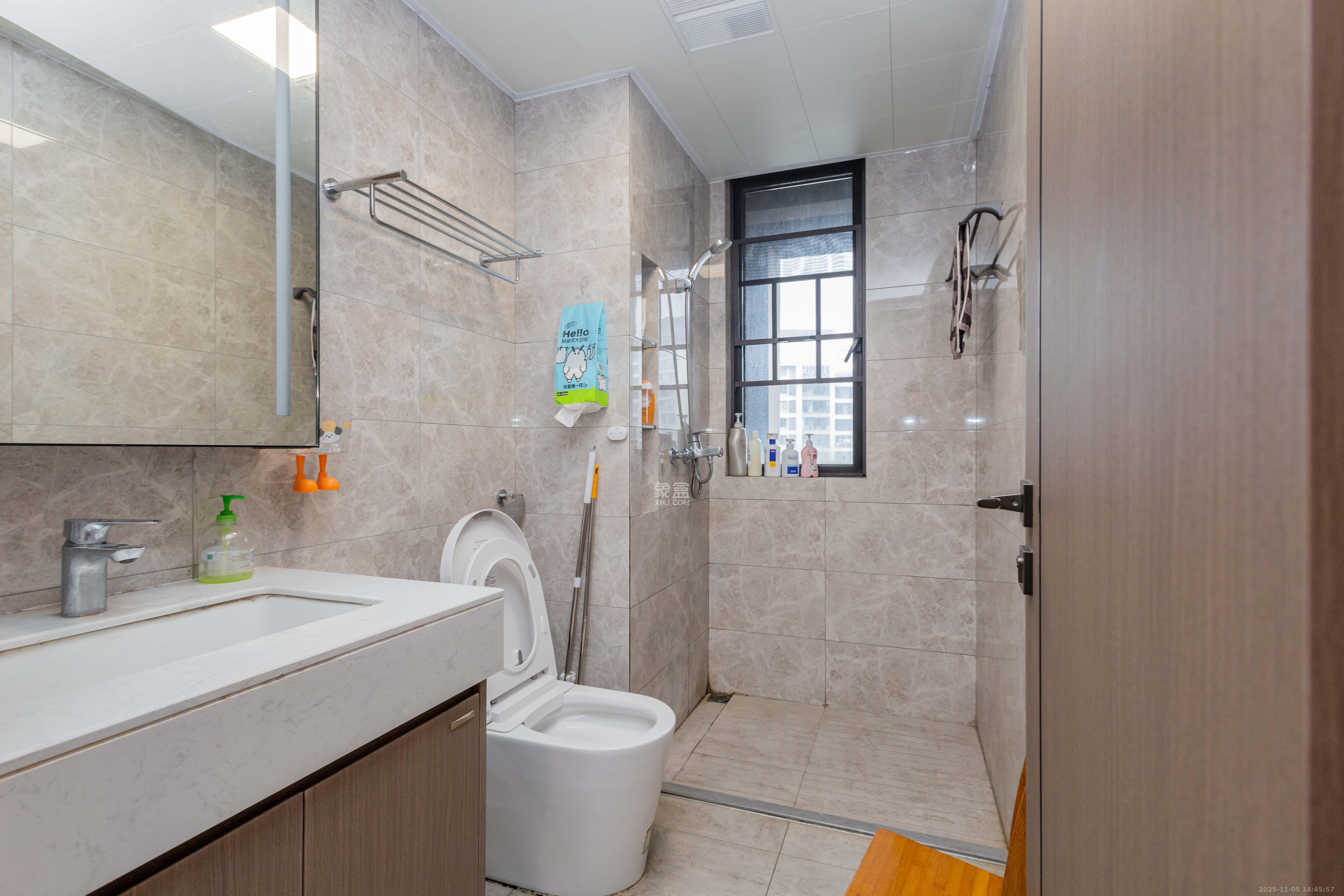 金茂建发观悦 3室2厅2卫 205.0万 金茂建发观悦 3室2厅2卫 205.0万卫生间