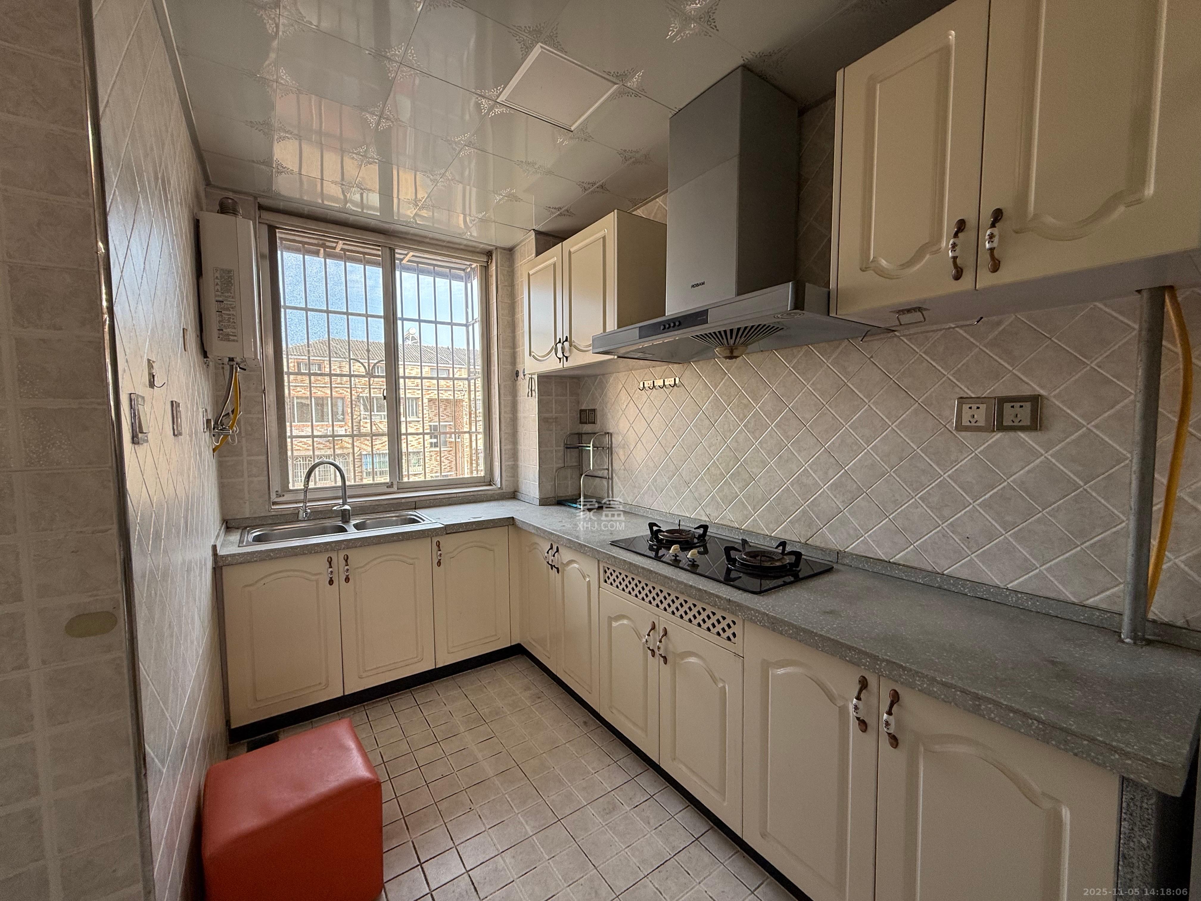 星沙商业步行街  1室2厅1卫    1700.0元/月室内图