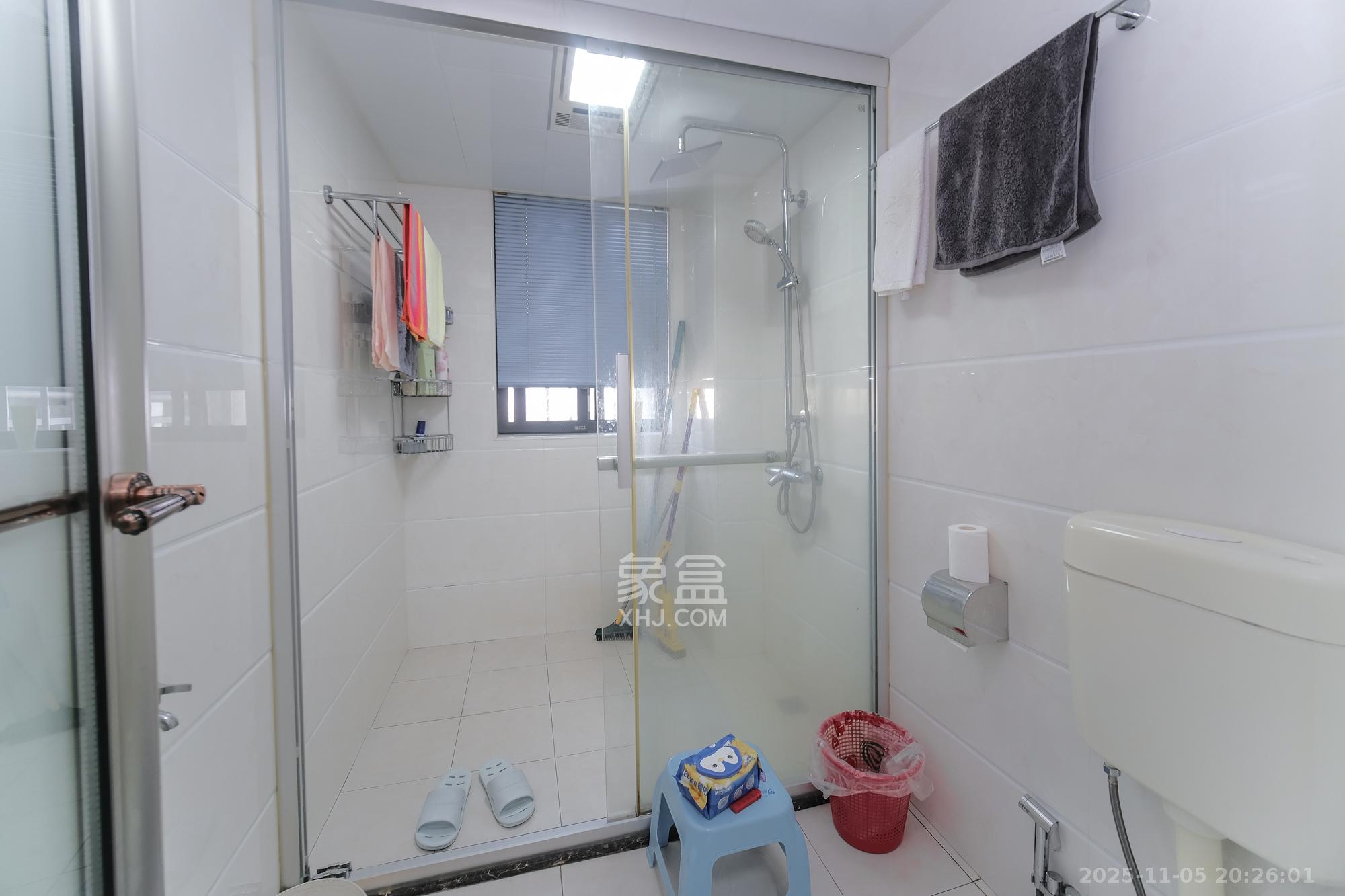 丰源国际 3室2厅1卫 78.0万 丰源国际 3室2厅1卫 78.0万卫生间