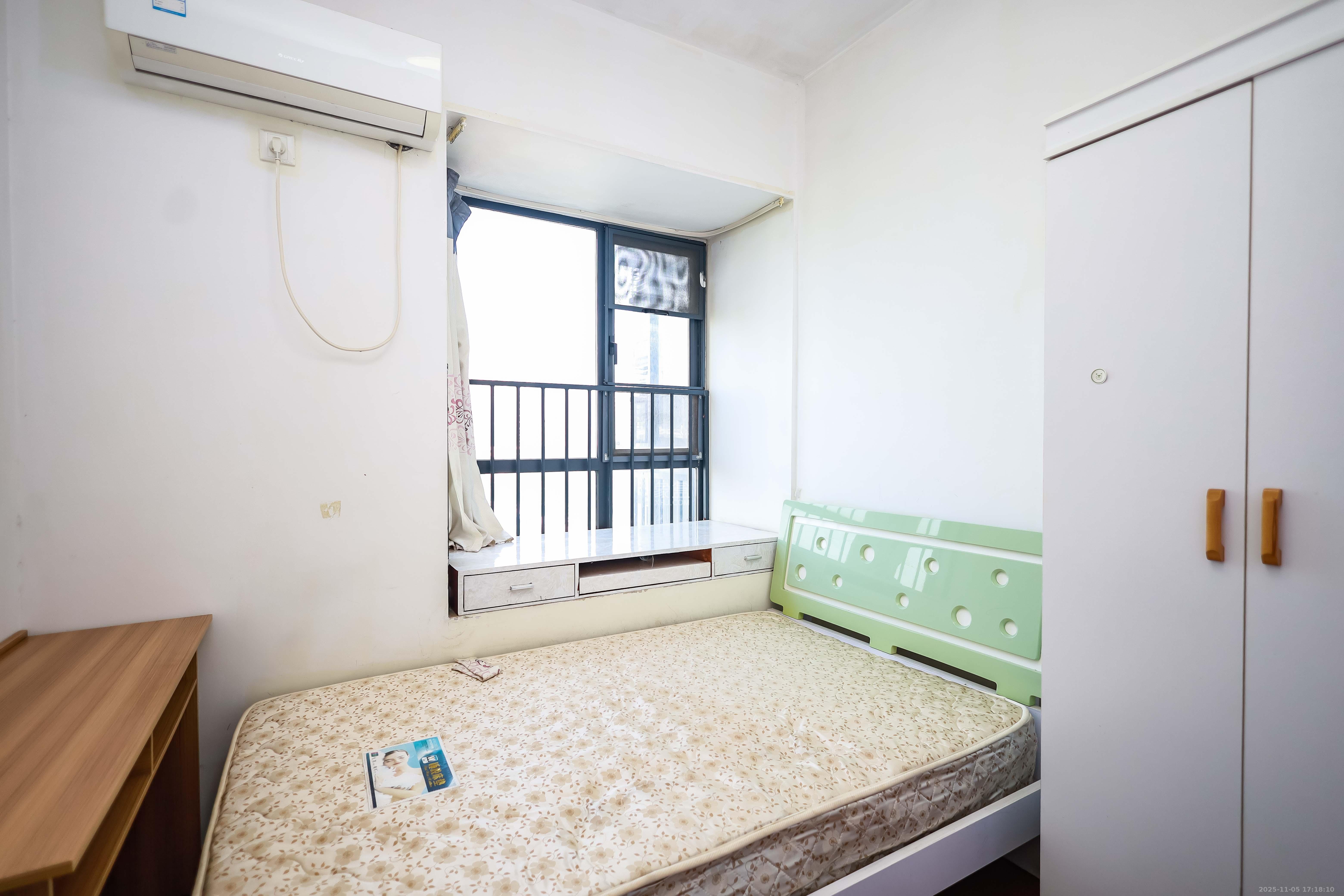 莱茵城  1室2厅1卫    88.0万卧室