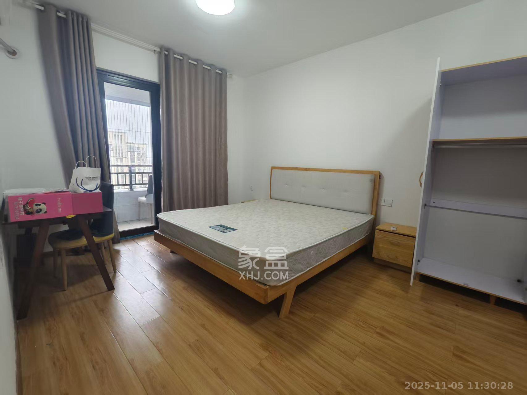 卓越蔚蓝海岸三期  3室2厅2卫    2600.0元/月室内图