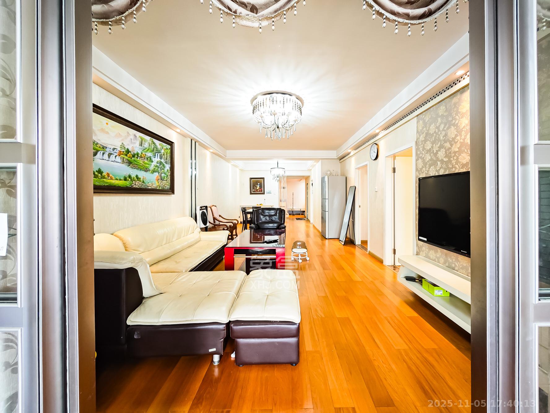 双湾国际(湘江御景花园) 3室2厅2卫 120.0万 双湾国际(湘江御景花园) 3室2厅2卫 120.0万客厅