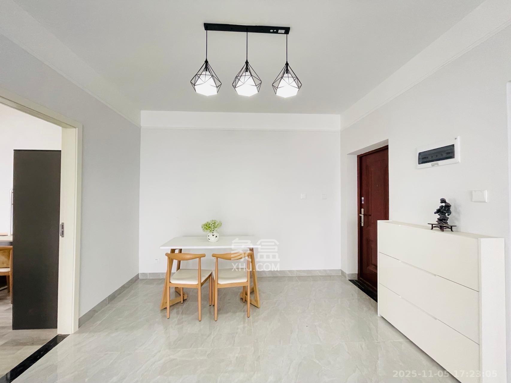 上园商住小区  2室2厅1卫    2700.0元/月室内图