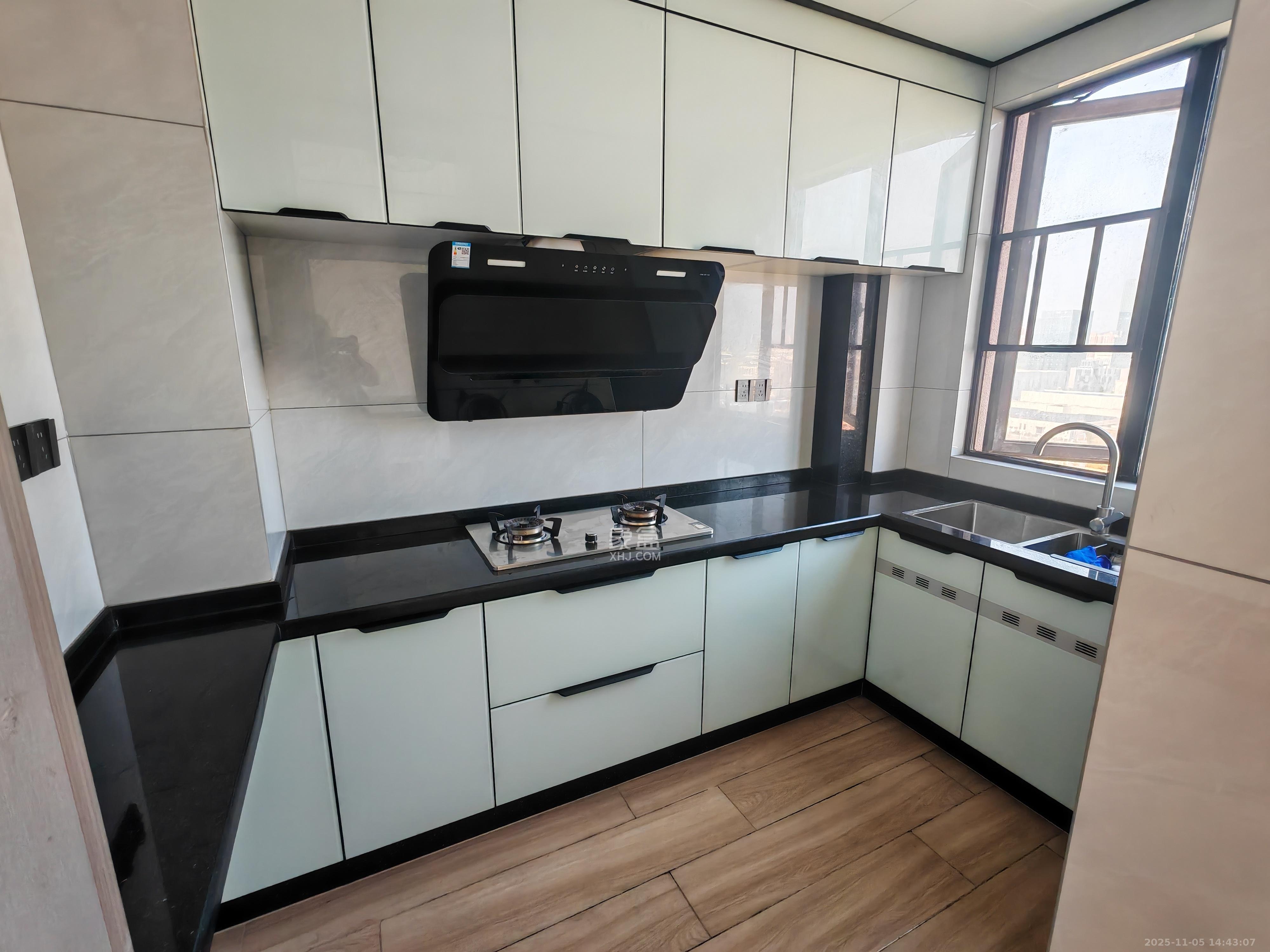 汉唐世家一期 3室2厅2卫 2600.0元/月 汉唐世家一期 3室2厅2卫 2600.0元/月室内图